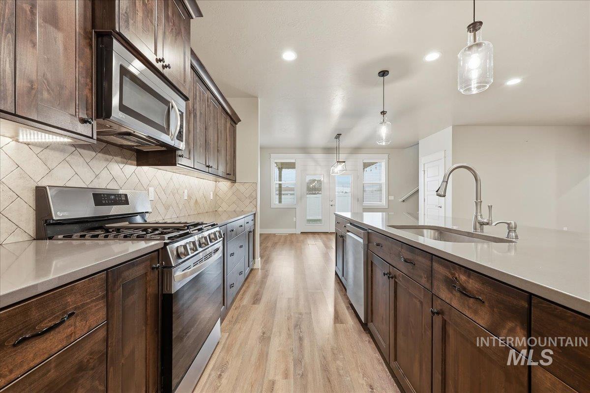 92 S Ravine Way, Nampa, Idaho 83687, 6 Bedrooms, 3.5 Bathrooms, Residential For Sale, Price $769,900,MLS 98969463