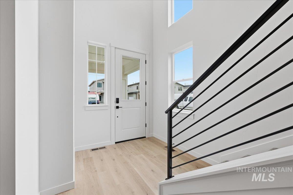 8149 N Breezy Ave, Boise, Idaho 83714, 3 Bedrooms, 2.5 Bathrooms, Residential For Sale, Price $559,900, 98969466