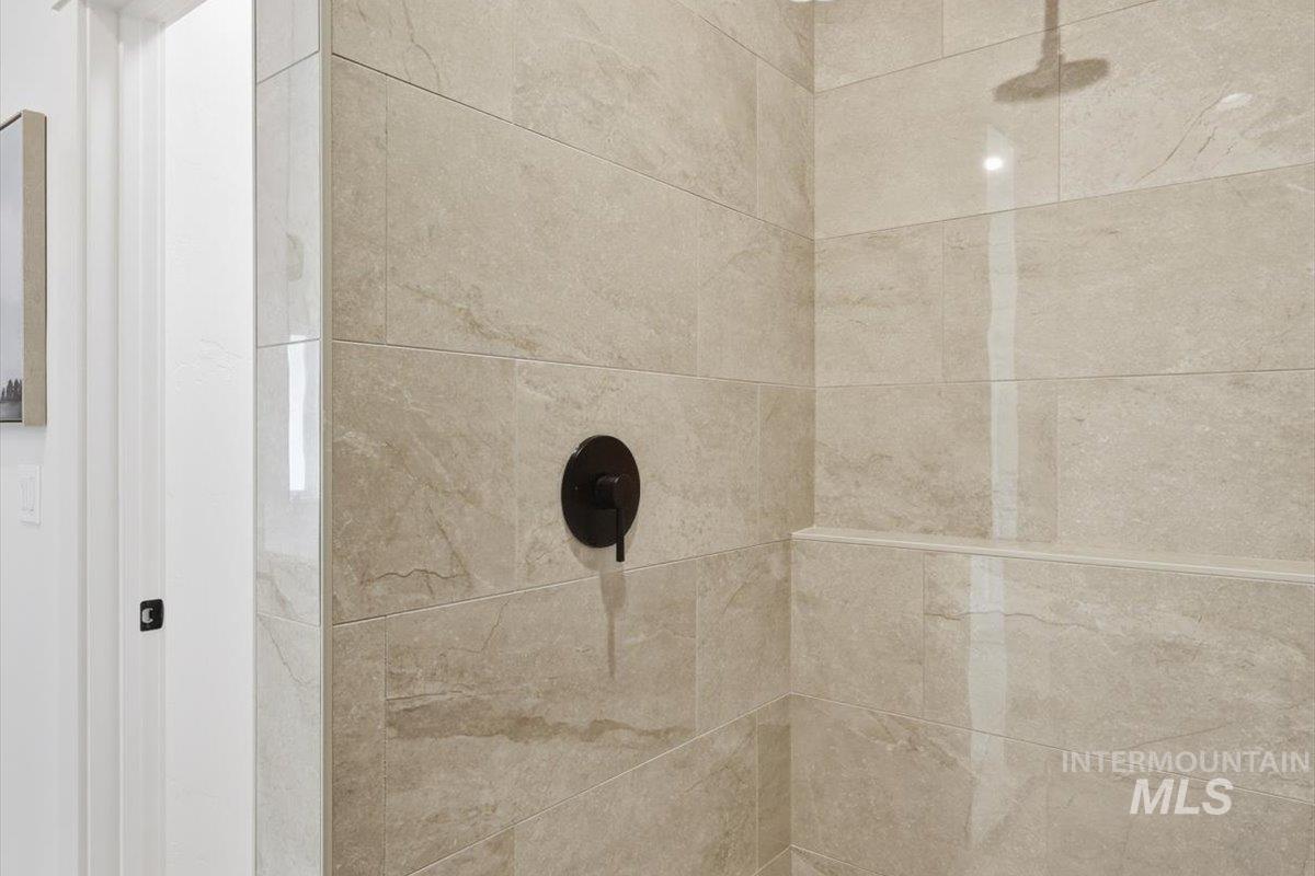 8149 N Breezy Ave, Boise, Idaho 83714, 3 Bedrooms, 2.5 Bathrooms, Residential For Sale, Price $559,900, 98969466