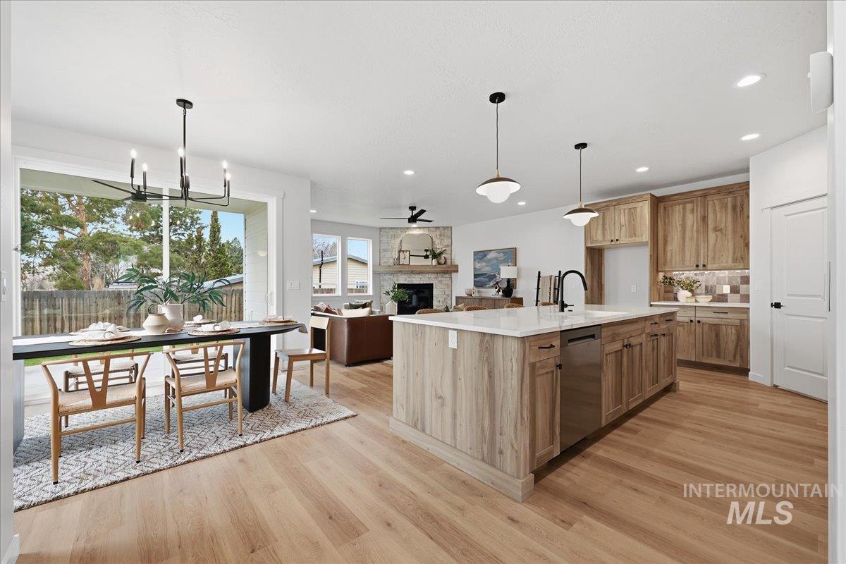 8149 N Breezy Ave, Boise, Idaho 83714, 3 Bedrooms, 2.5 Bathrooms, Residential For Sale, Price $559,900, 98969466