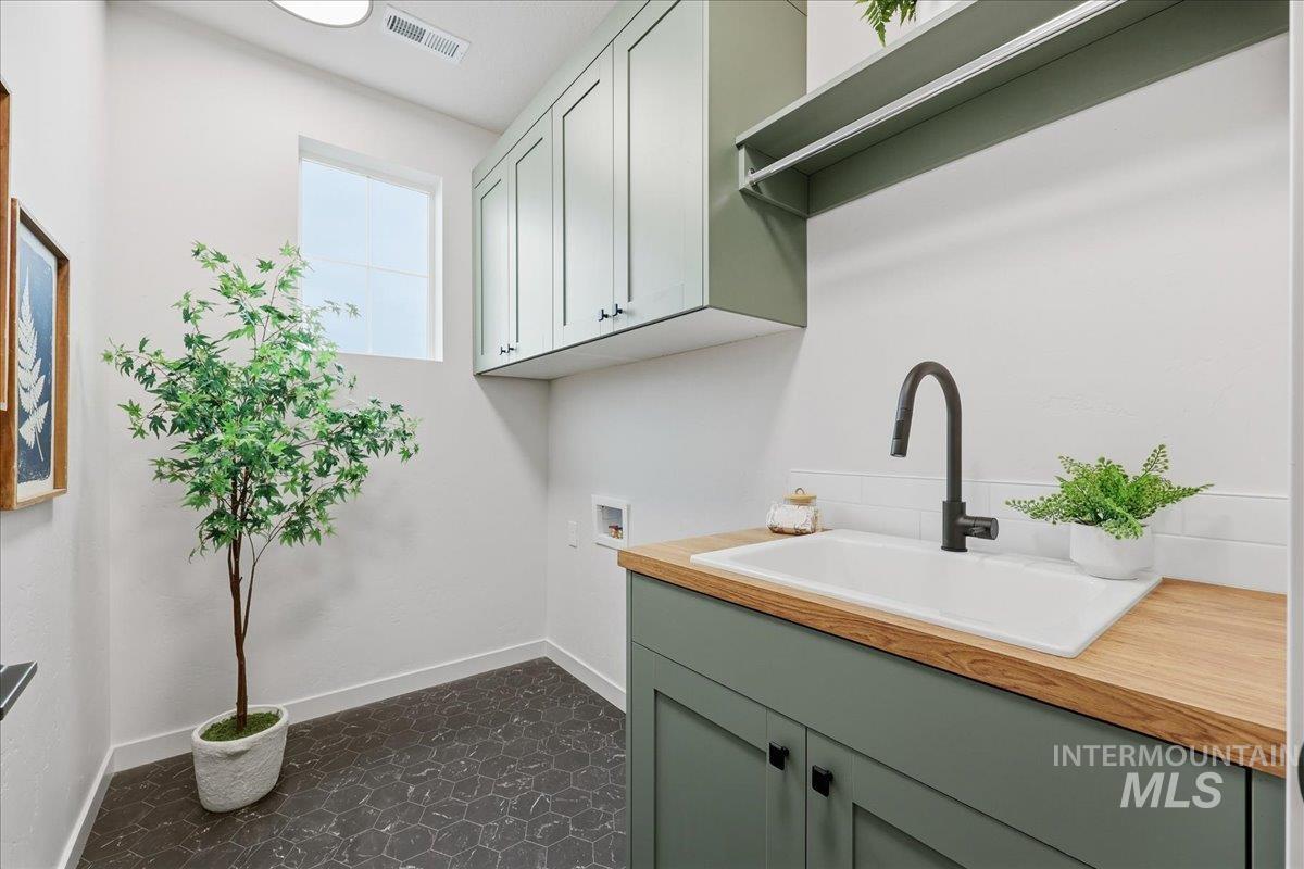 8149 N Breezy Ave, Boise, Idaho 83714, 3 Bedrooms, 2.5 Bathrooms, Residential For Sale, Price $559,900, 98969466