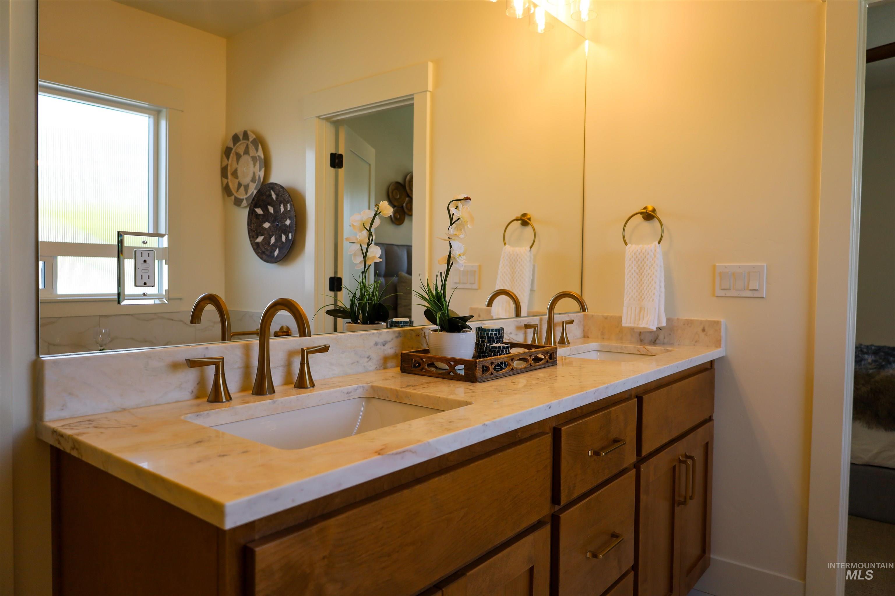 1038 E Fleetwood Ct, Boise, Idaho 83706, 4 Bedrooms, 2.5 Bathrooms, Residential For Sale, Price $769,000,MLS 98969470