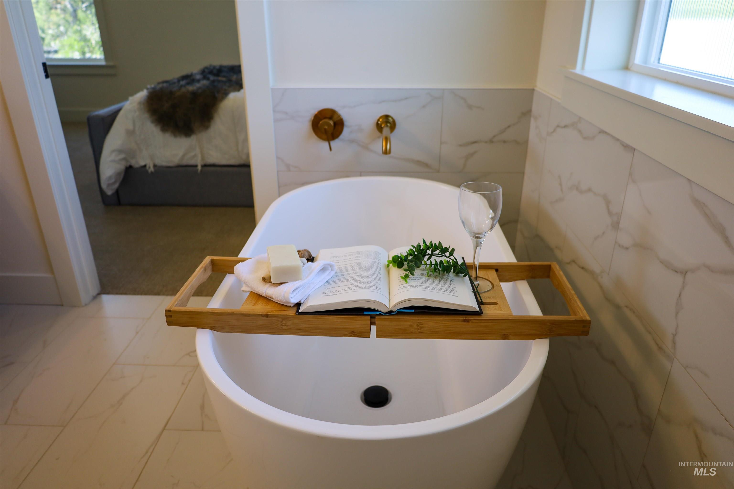 1038 E Fleetwood Ct, Boise, Idaho 83706, 4 Bedrooms, 2.5 Bathrooms, Residential For Sale, Price $769,000,MLS 98969470