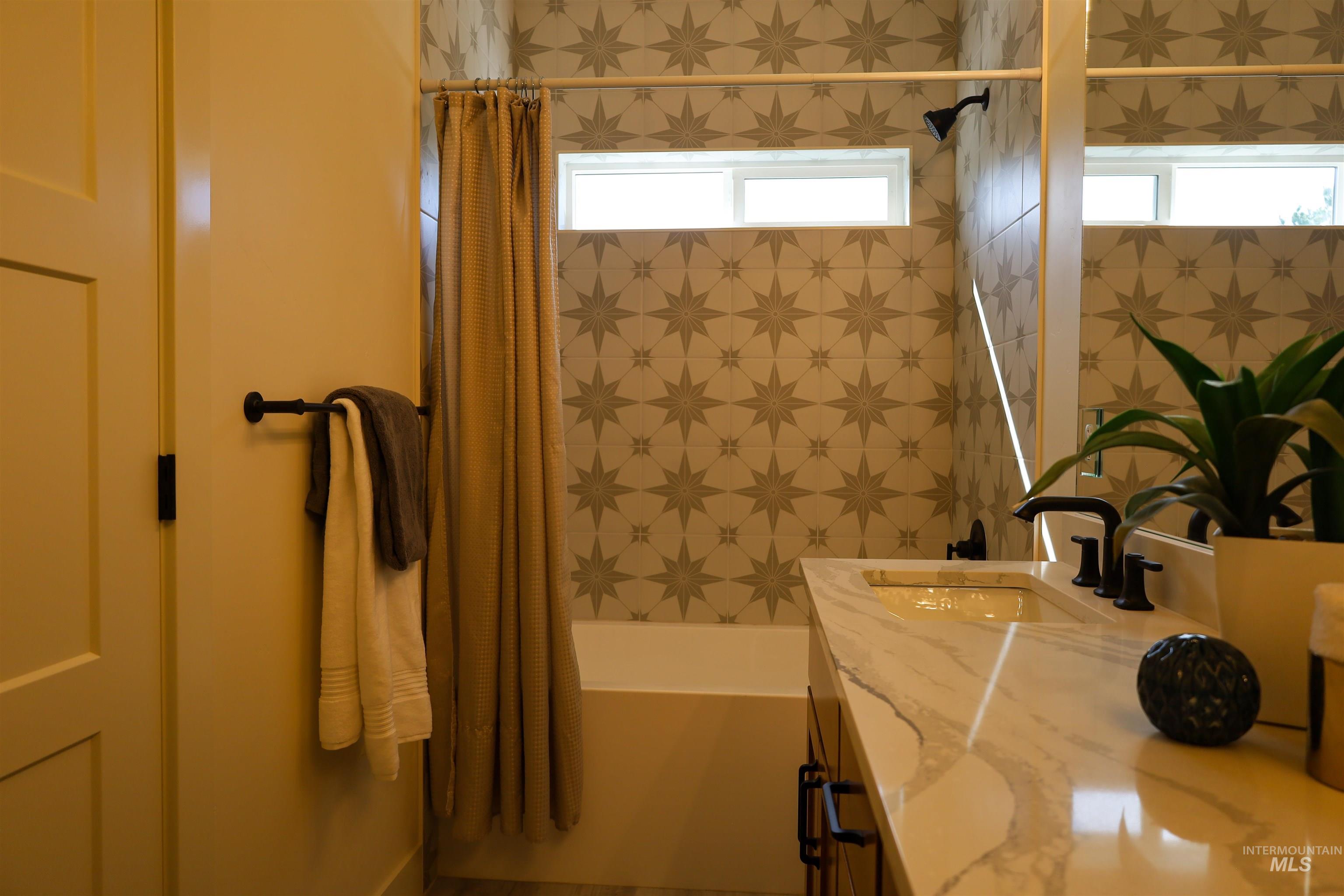 1038 E Fleetwood Ct, Boise, Idaho 83706, 4 Bedrooms, 2.5 Bathrooms, Residential For Sale, Price $769,000,MLS 98969470