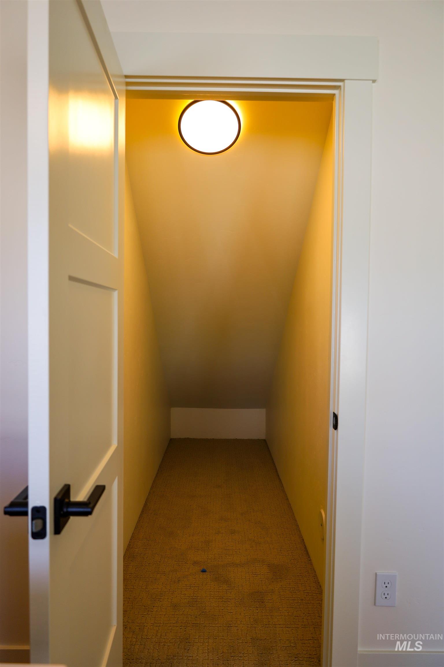 1038 E Fleetwood Ct, Boise, Idaho 83706, 4 Bedrooms, 2.5 Bathrooms, Residential For Sale, Price $769,000,MLS 98969470