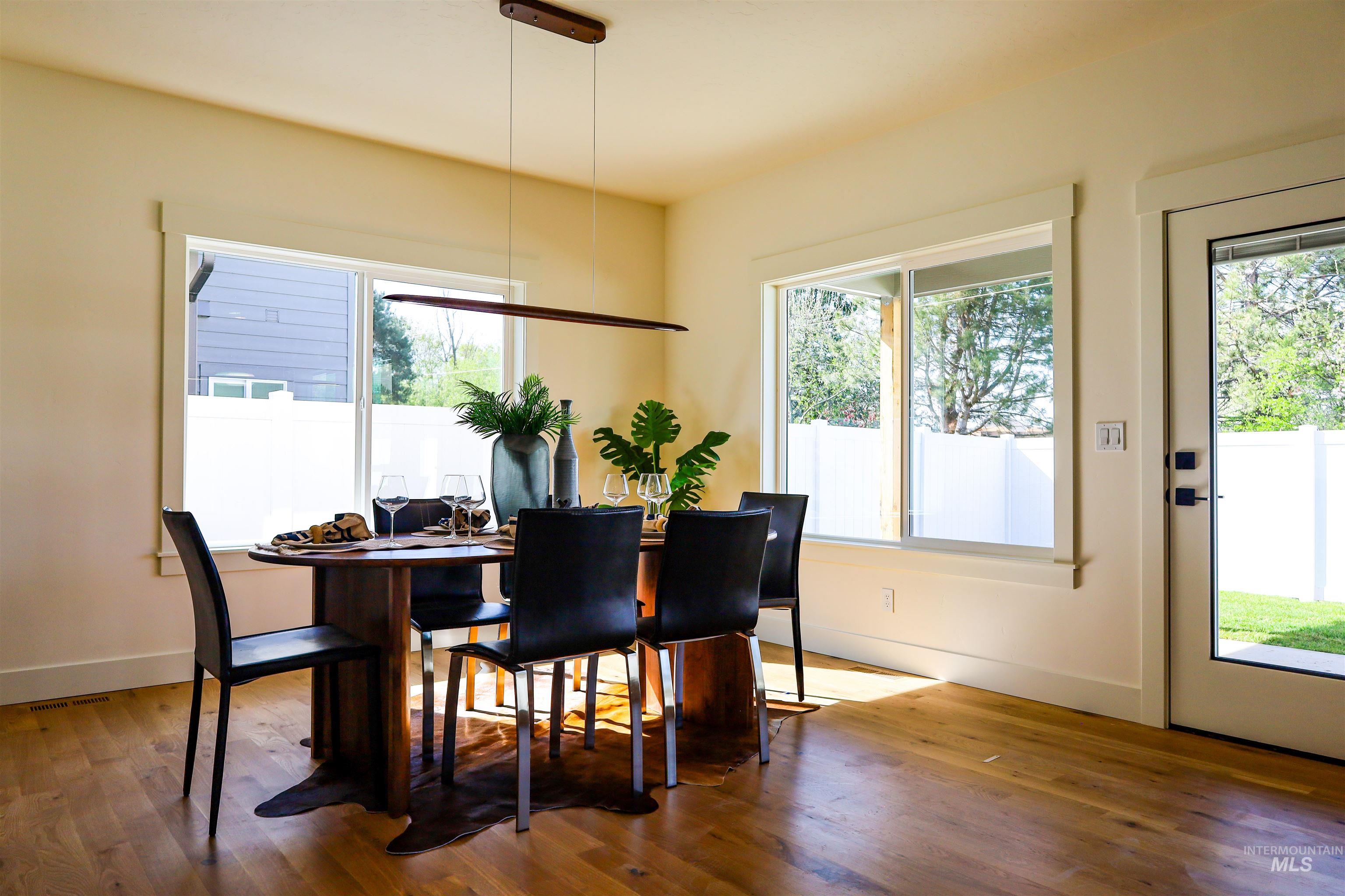 1038 E Fleetwood Ct, Boise, Idaho 83706, 4 Bedrooms, 2.5 Bathrooms, Residential For Sale, Price $769,000,MLS 98969470