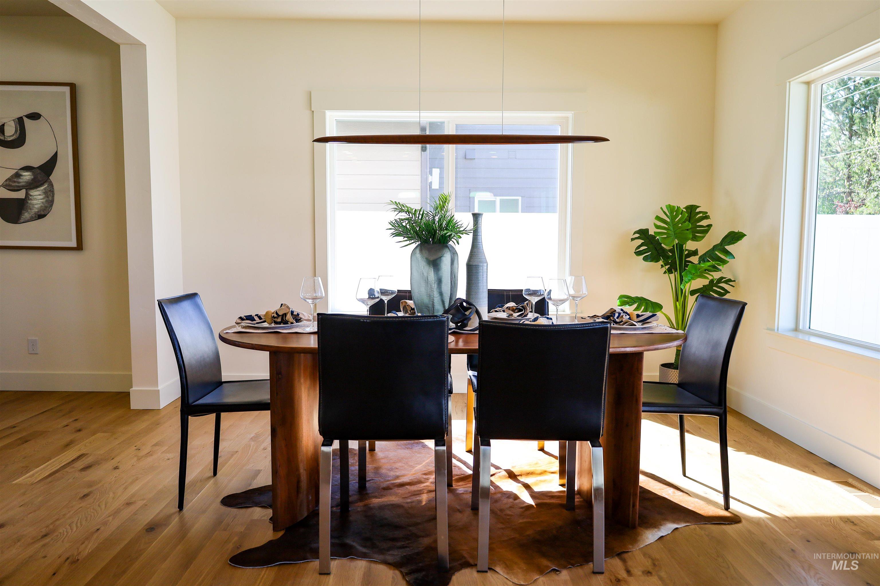 1038 E Fleetwood Ct, Boise, Idaho 83706, 4 Bedrooms, 2.5 Bathrooms, Residential For Sale, Price $769,000,MLS 98969470