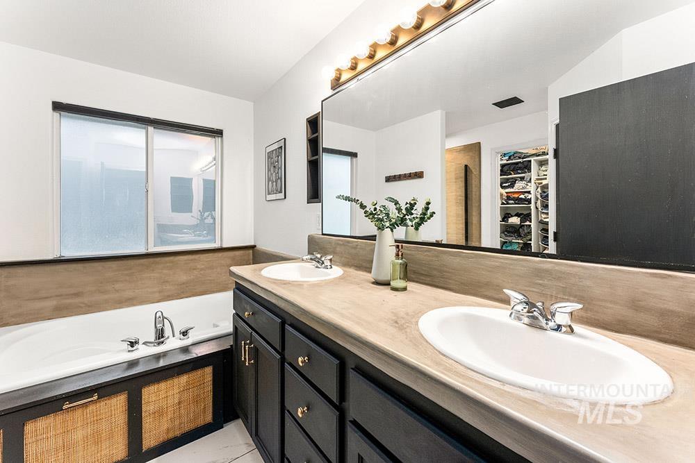 5600 W Beacon Light Rd, Eagle, Idaho 83616, 3 Bedrooms, 2 Bathrooms, Residential For Sale, Price $3,800,000, 98969472