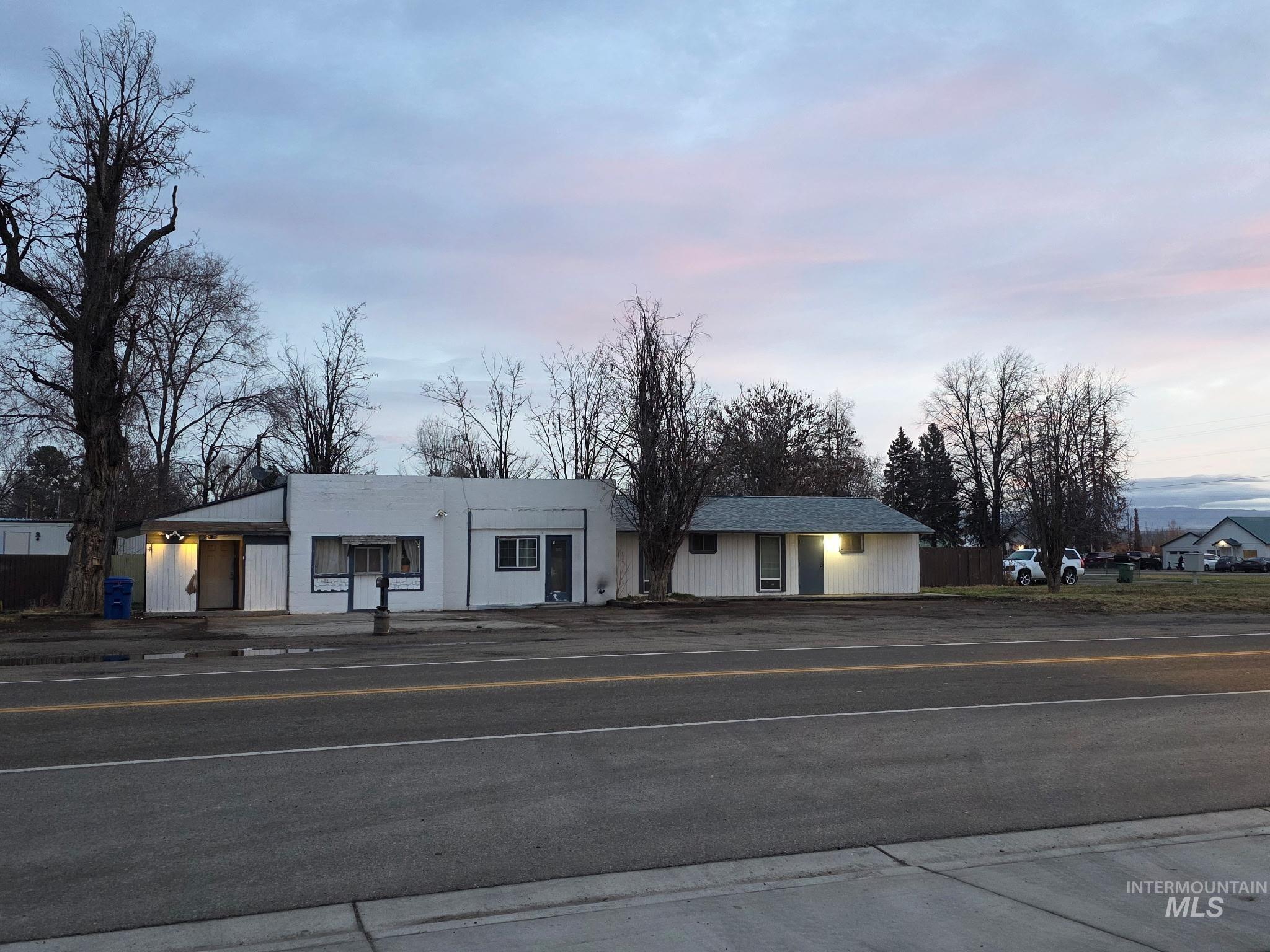 321 Southeast Ave, New Plymouth, Idaho 83655, 4 Bedrooms, 1 Bathroom, Residential For Sale, Price $199,000, 98969475