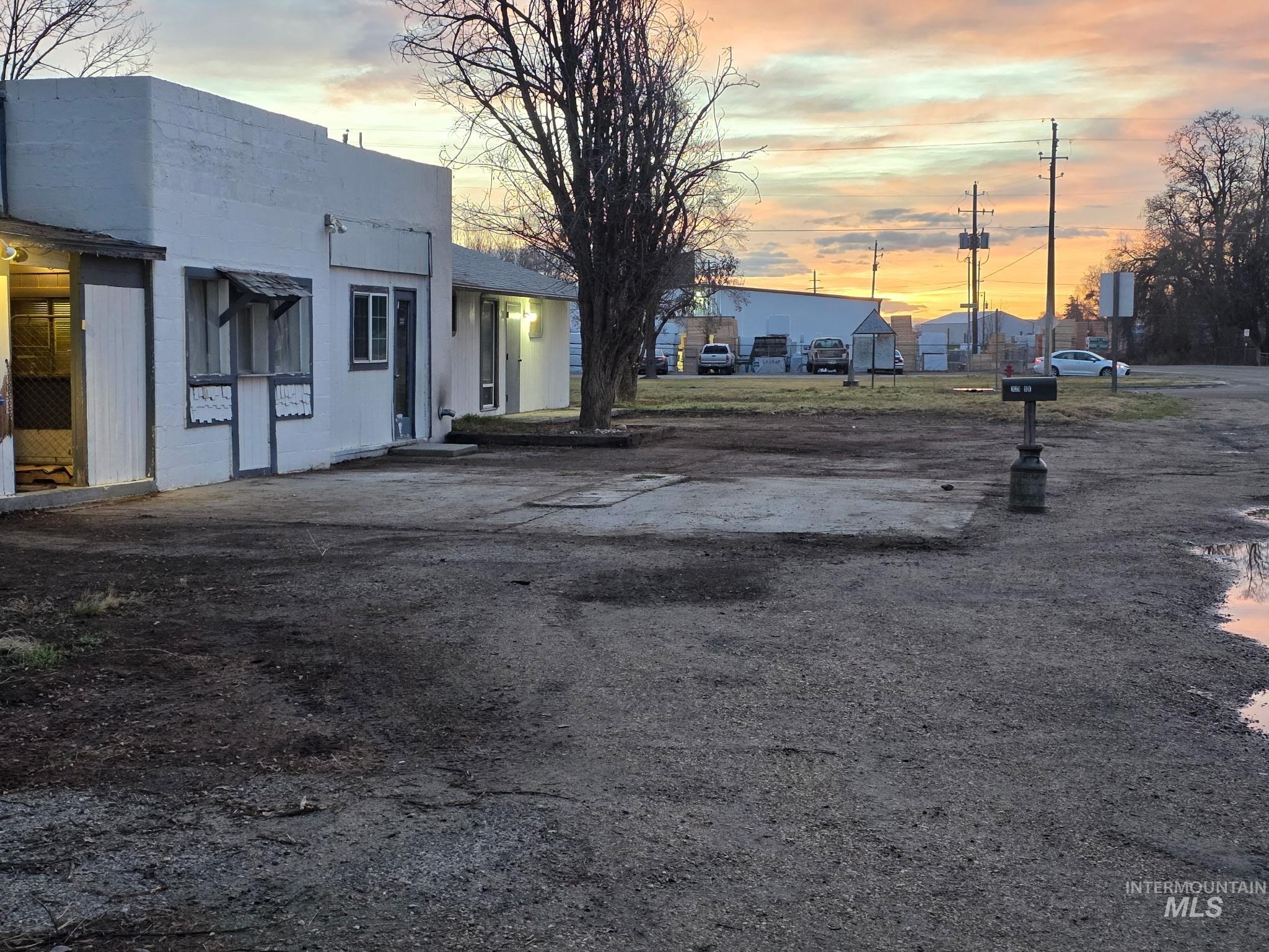 321 Southeast Ave, New Plymouth, Idaho 83655, 4 Bedrooms, 1 Bathroom, Residential For Sale, Price $199,000, 98969475