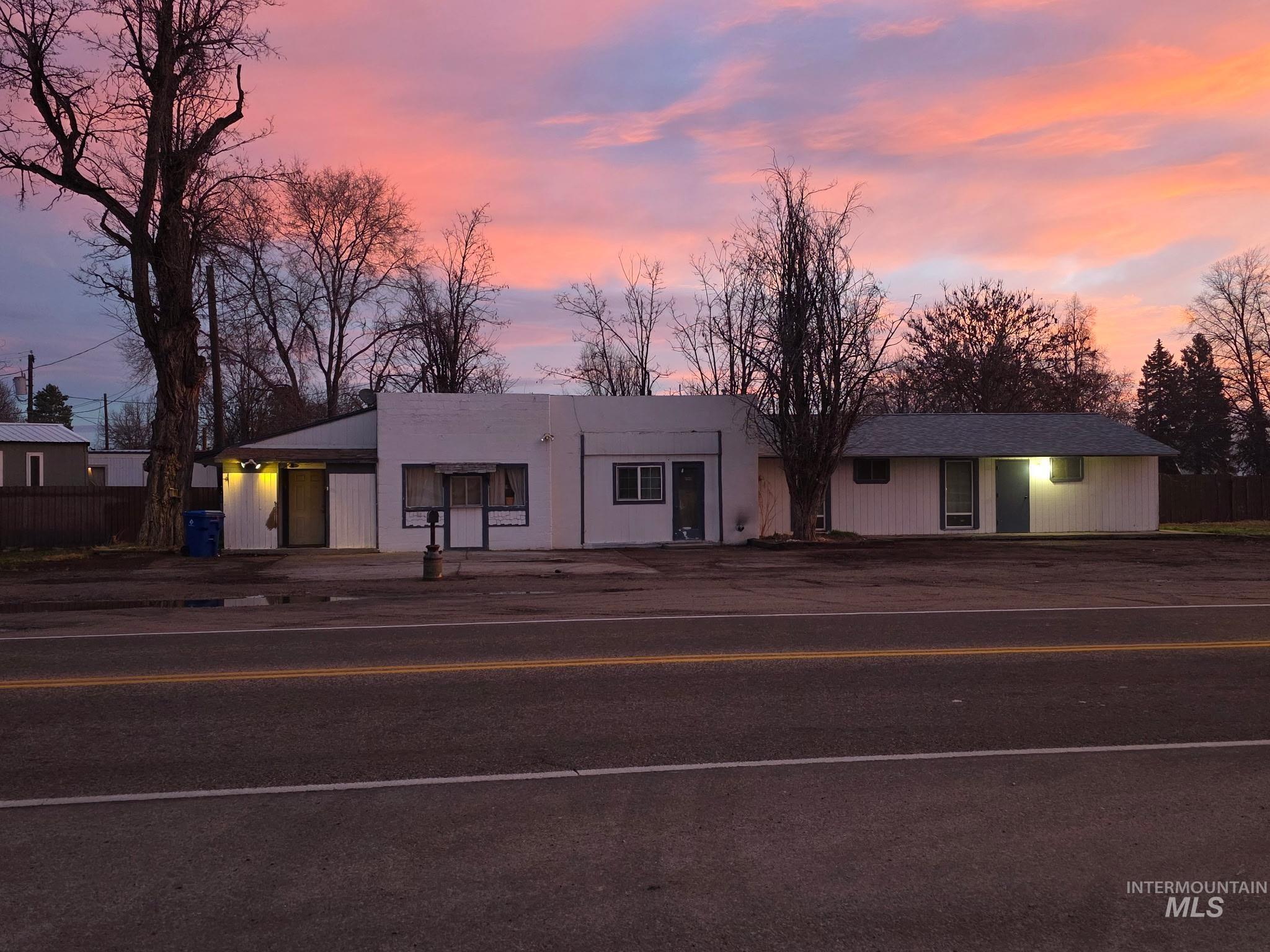 321 Southeast Ave, New Plymouth, Idaho 83655, 4 Bedrooms, 1 Bathroom, Residential For Sale, Price $199,000, 98969475