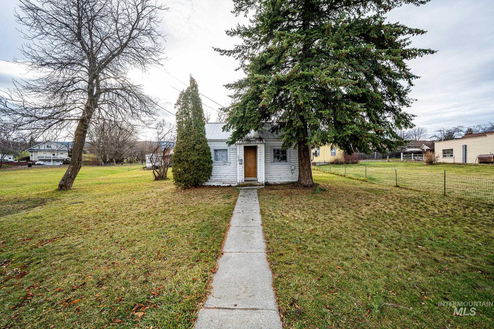 View of front facade with a metal roof