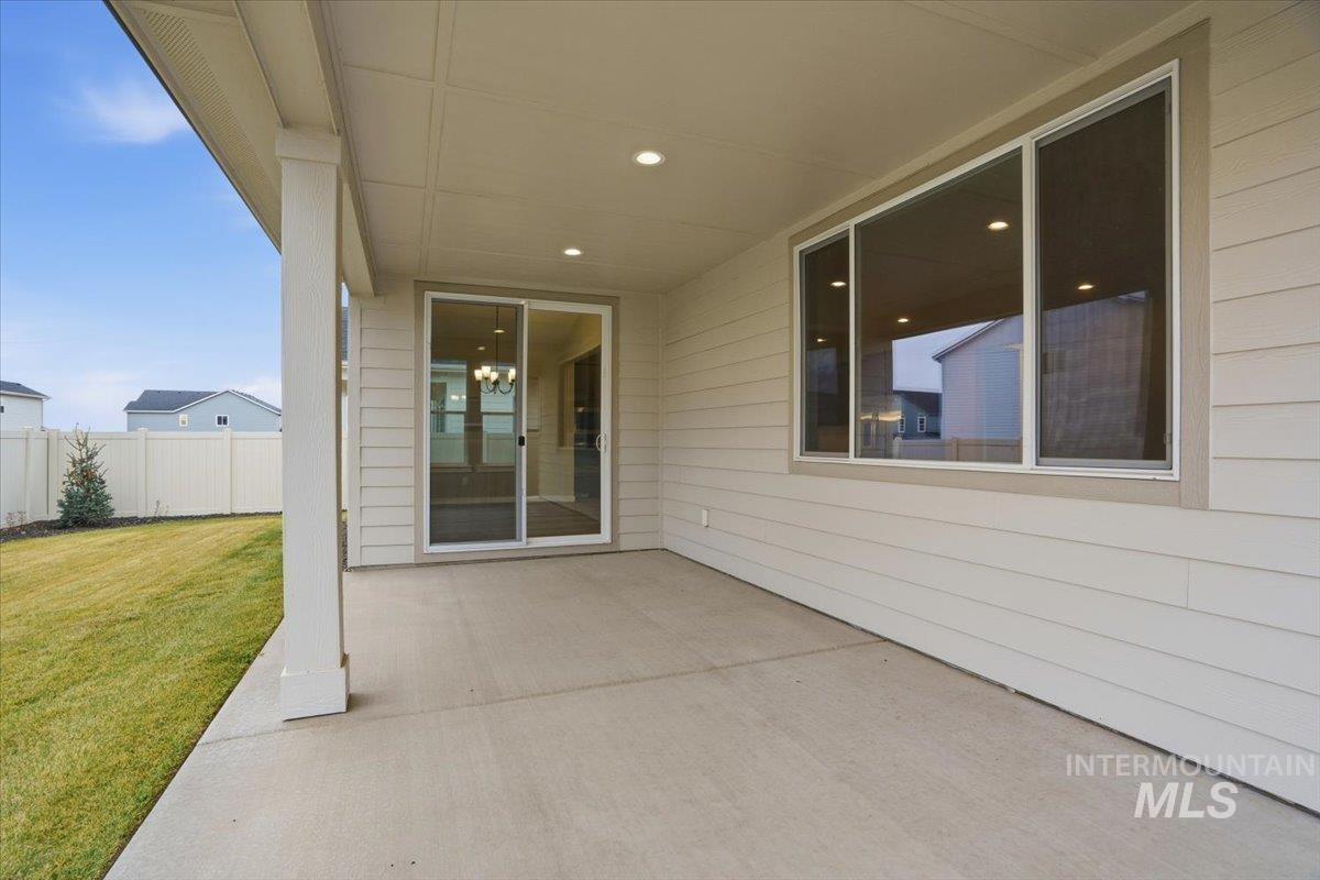 2370 N Ice Fire Ave, Star, Idaho 83669, 5 Bedrooms, 4 Bathrooms, Residential For Sale, Price $639,990, 98969485