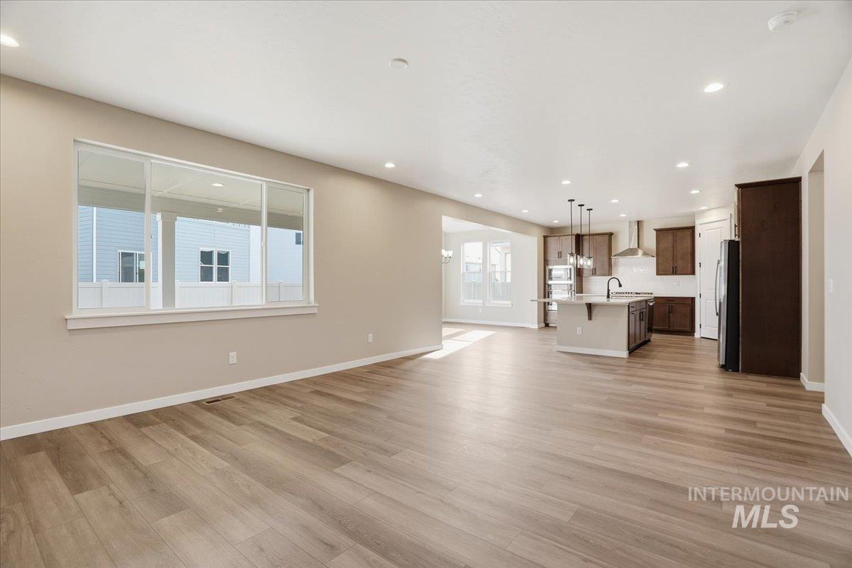 2370 N Ice Fire Ave, Star, Idaho 83669, 5 Bedrooms, 4 Bathrooms, Residential For Sale, Price $639,990, 98969485