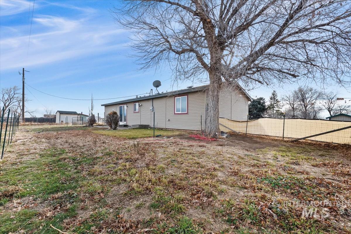 14064 SW Parker Drive, Mountain Home, Idaho 83647, 3 Bedrooms, 1 Bathroom, Residential For Sale, Price $350,000,MLS 98969487