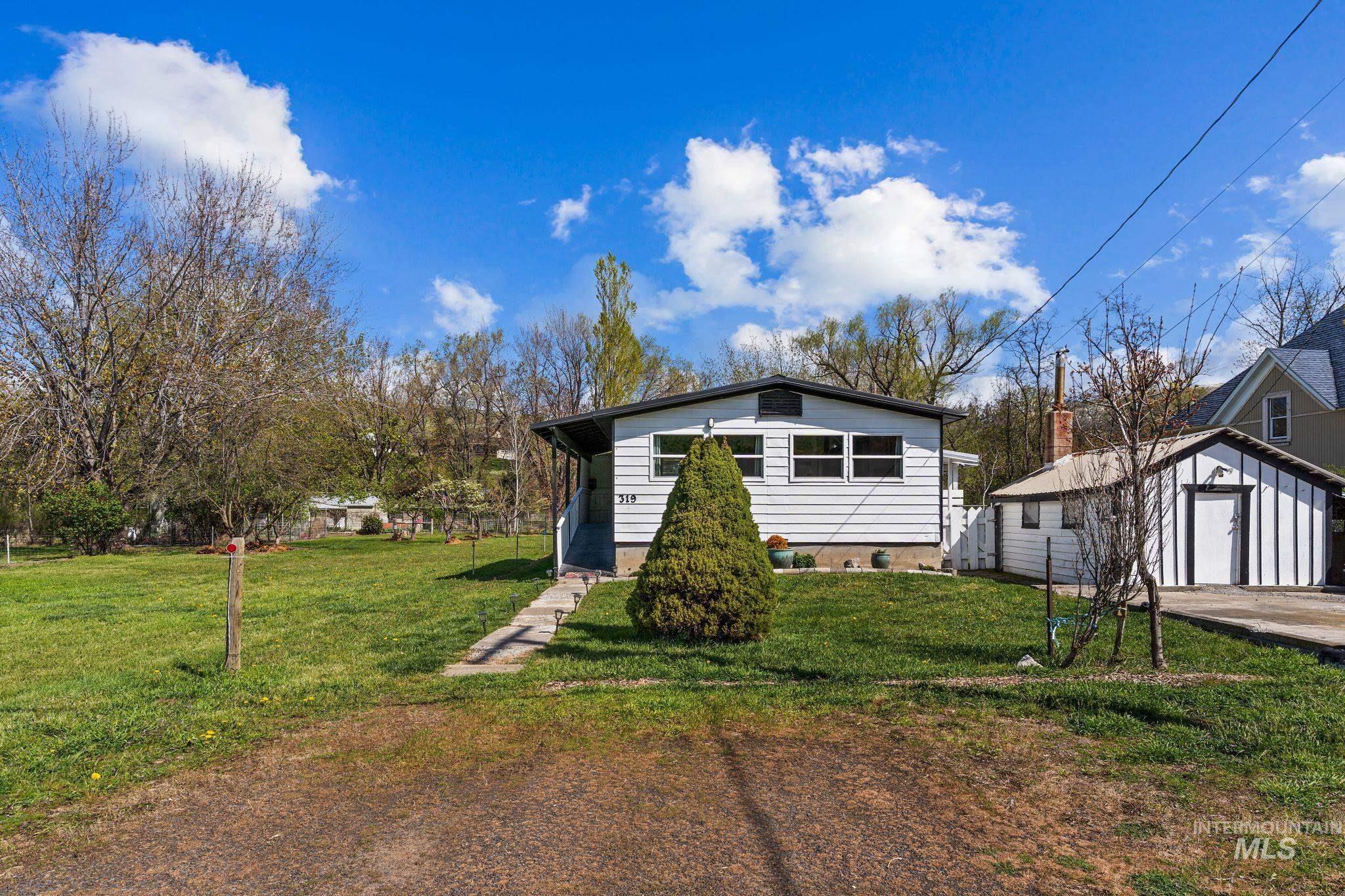 319 Pataha St, Pomeroy, Washington 99347, 3 Bedrooms, 2 Bathrooms, Residential For Sale, Price $249,000,MLS 98969494