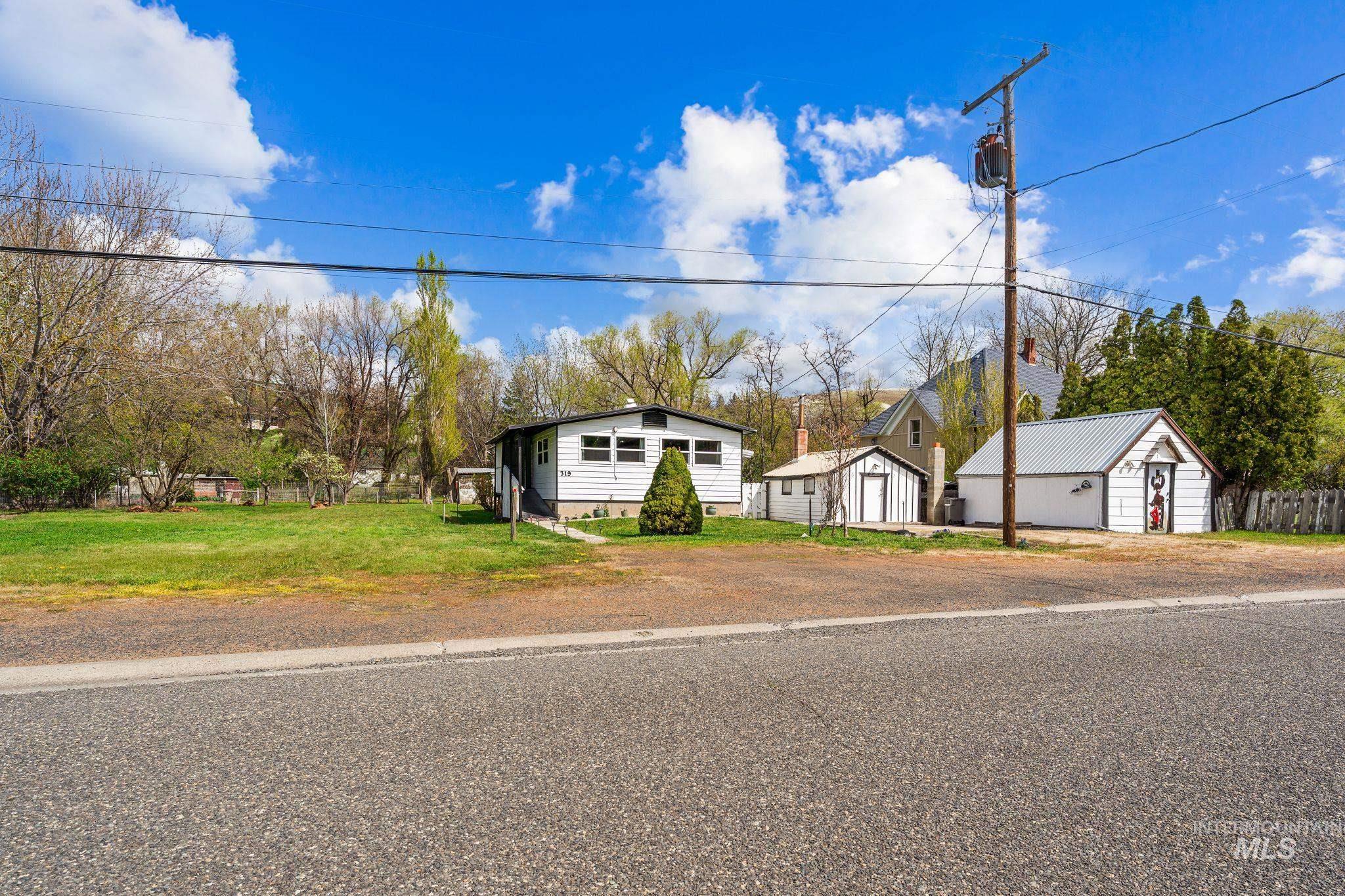 319 Pataha St, Pomeroy, Washington 99347, 3 Bedrooms, 2 Bathrooms, Residential For Sale, Price $249,000,MLS 98969494