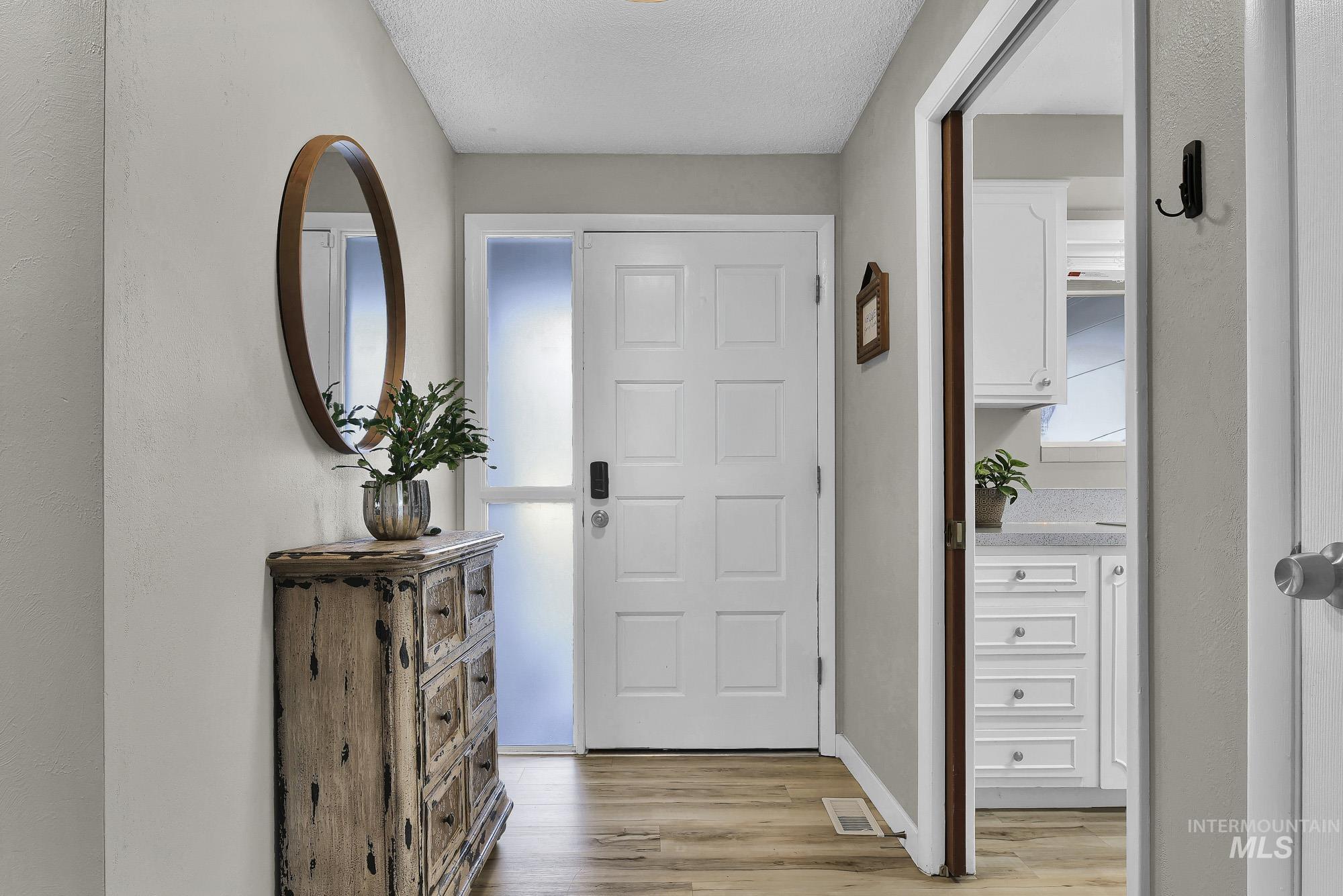 8907 W Stynbrook Dr, Boise, Idaho 83704, 3 Bedrooms, 2.5 Bathrooms, Residential For Sale, Price $479,900, 98969497