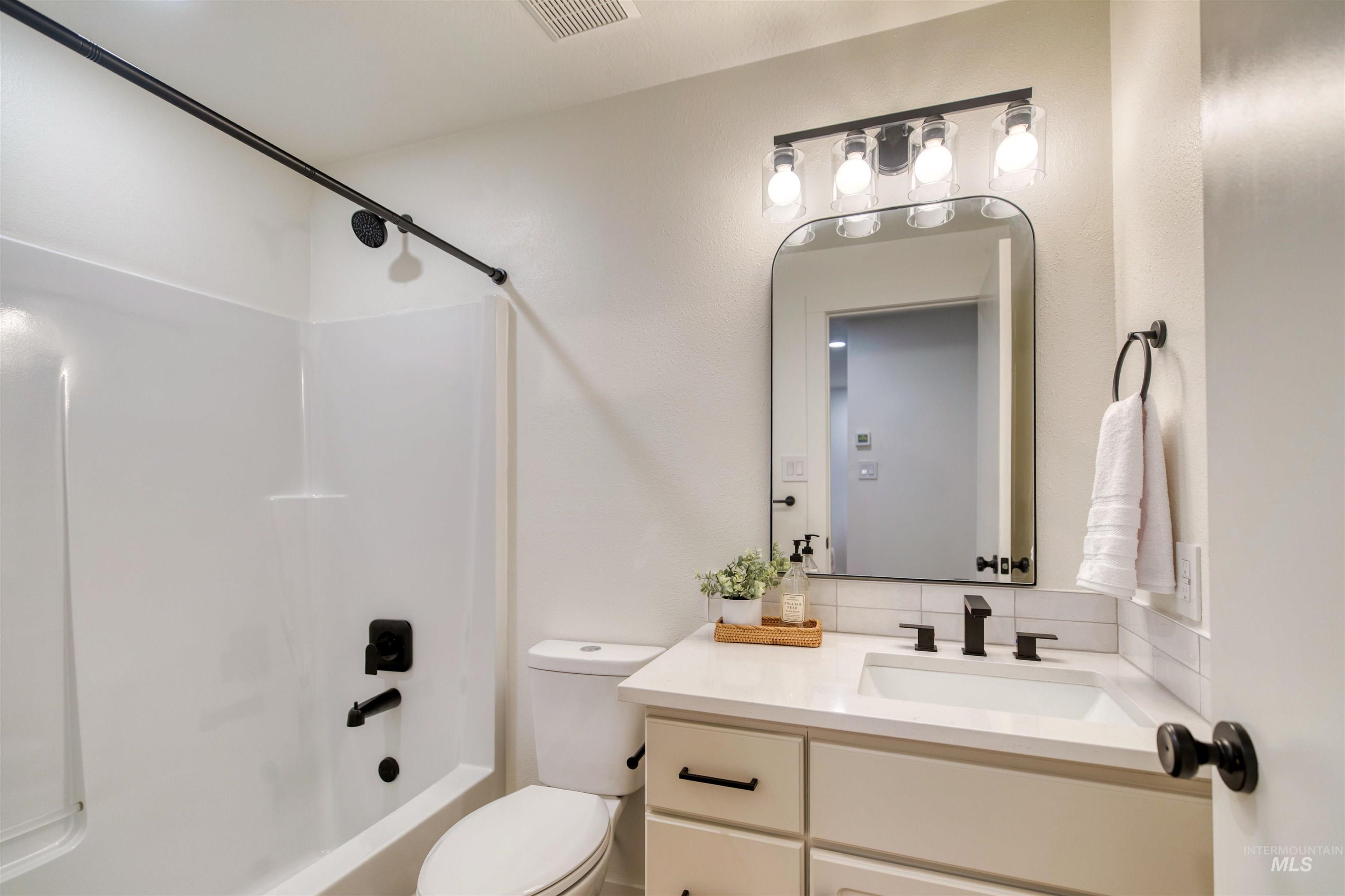 496 E Chester Ln, Boise, Idaho 83706, 2 Bedrooms, 2 Bathrooms, Residential For Sale, Price $399,000,MLS 98969500