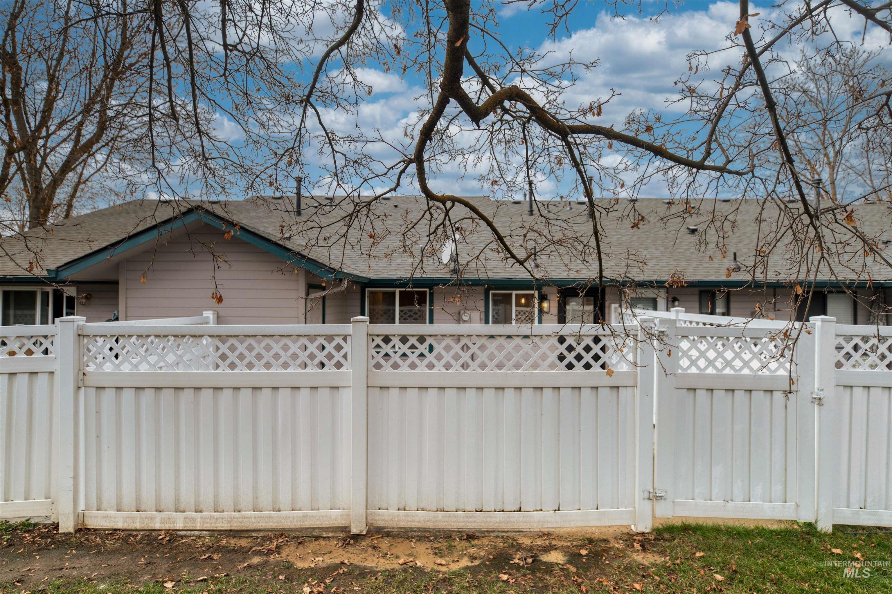 496 E Chester Ln, Boise, Idaho 83706, 2 Bedrooms, 2 Bathrooms, Residential For Sale, Price $399,000,MLS 98969500