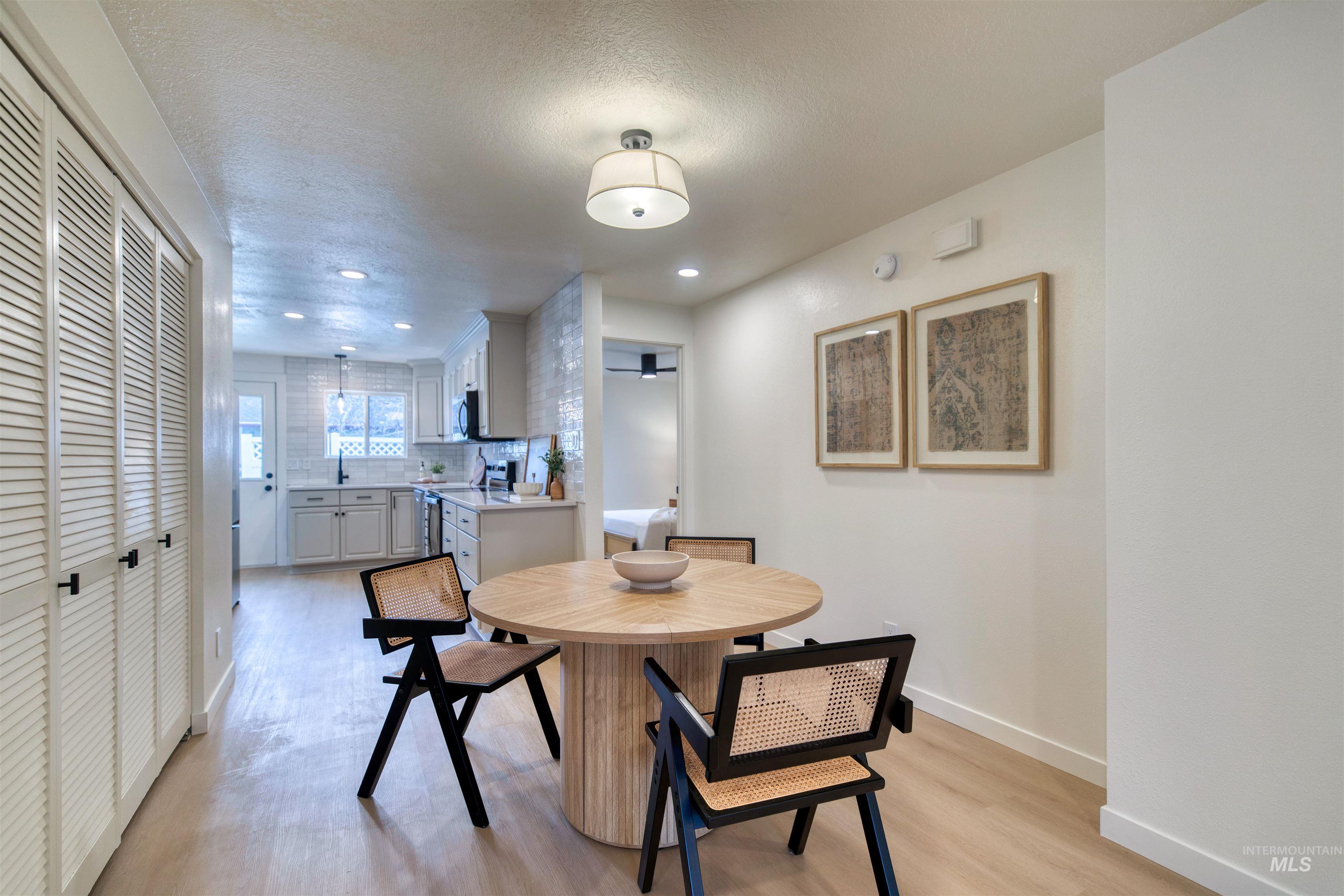 496 E Chester Ln, Boise, Idaho 83706, 2 Bedrooms, 2 Bathrooms, Residential For Sale, Price $399,000,MLS 98969500