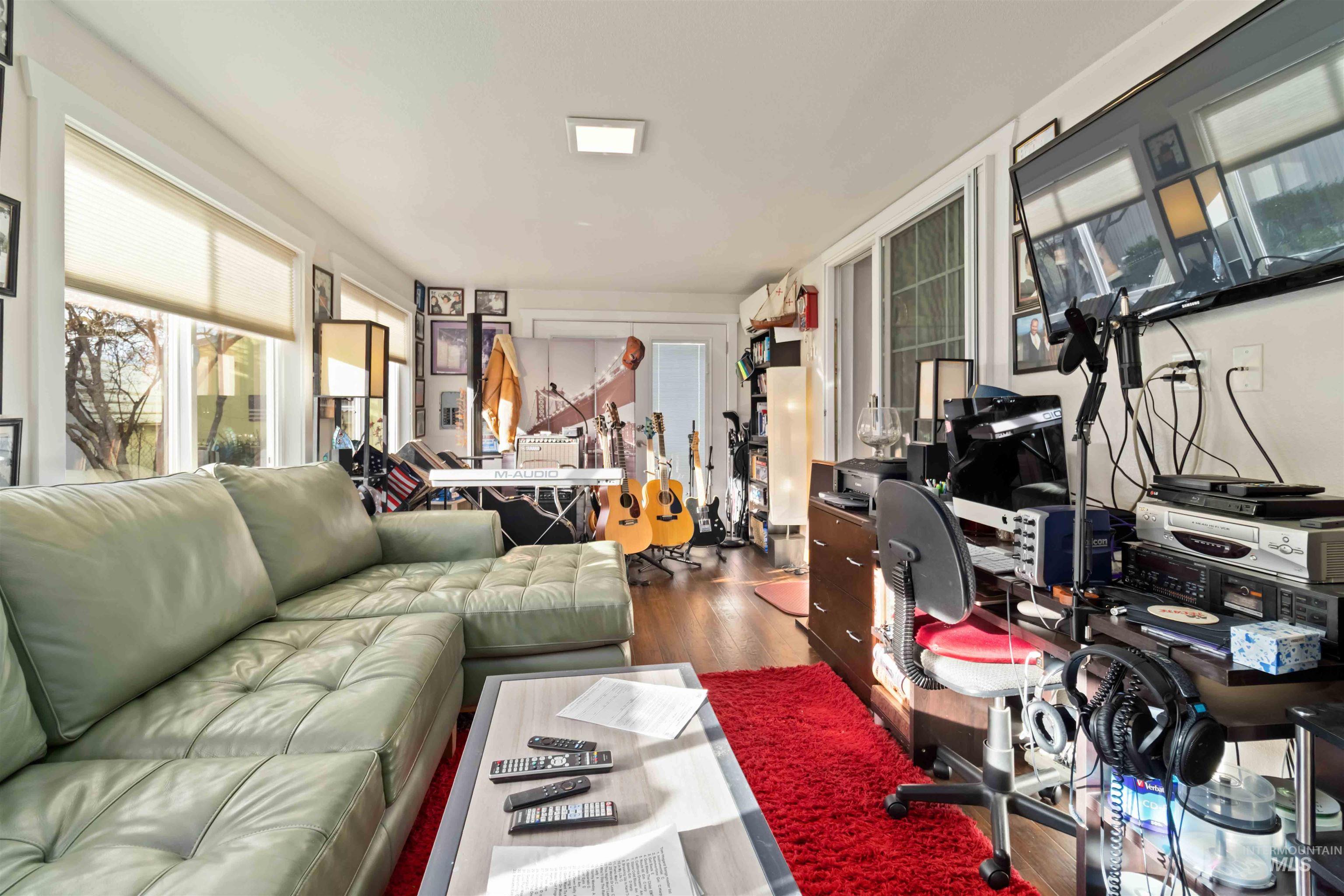 138 Rainbow Dr, Boise, Idaho 83713, 2 Bedrooms, 2 Bathrooms, Residential For Sale, Price $239,900,MLS 98969503