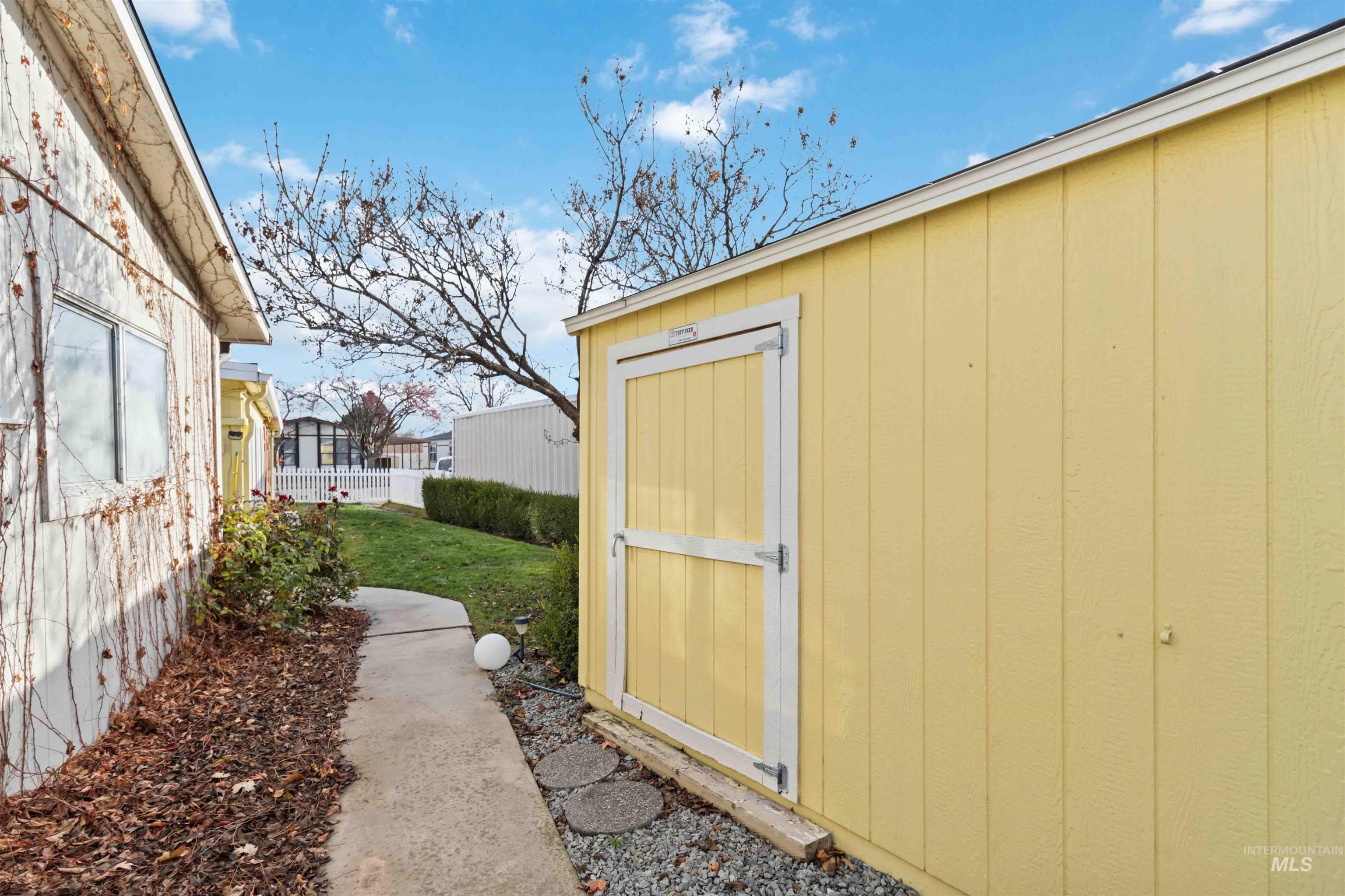 138 Rainbow Dr, Boise, Idaho 83713, 2 Bedrooms, 2 Bathrooms, Residential For Sale, Price $249,900, 98969503