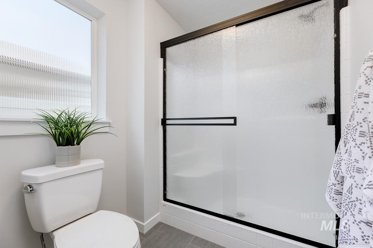 3457 S Cedarhurst Dr., Meridian, Idaho 83642, 3 Bedrooms, 2 Bathrooms, Residential For Sale, Price $480,000,MLS 98969506