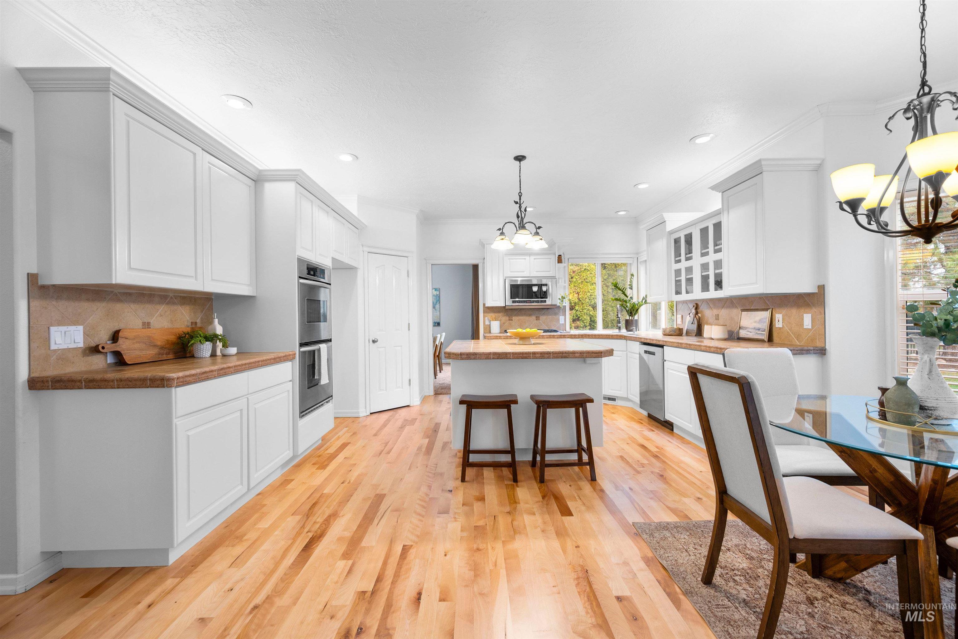 1640 S Lakemoor Way, Eagle, Idaho 83616-6360, 4 Bedrooms, 3.5 Bathrooms, Residential For Sale, Price $840,000, 98969509