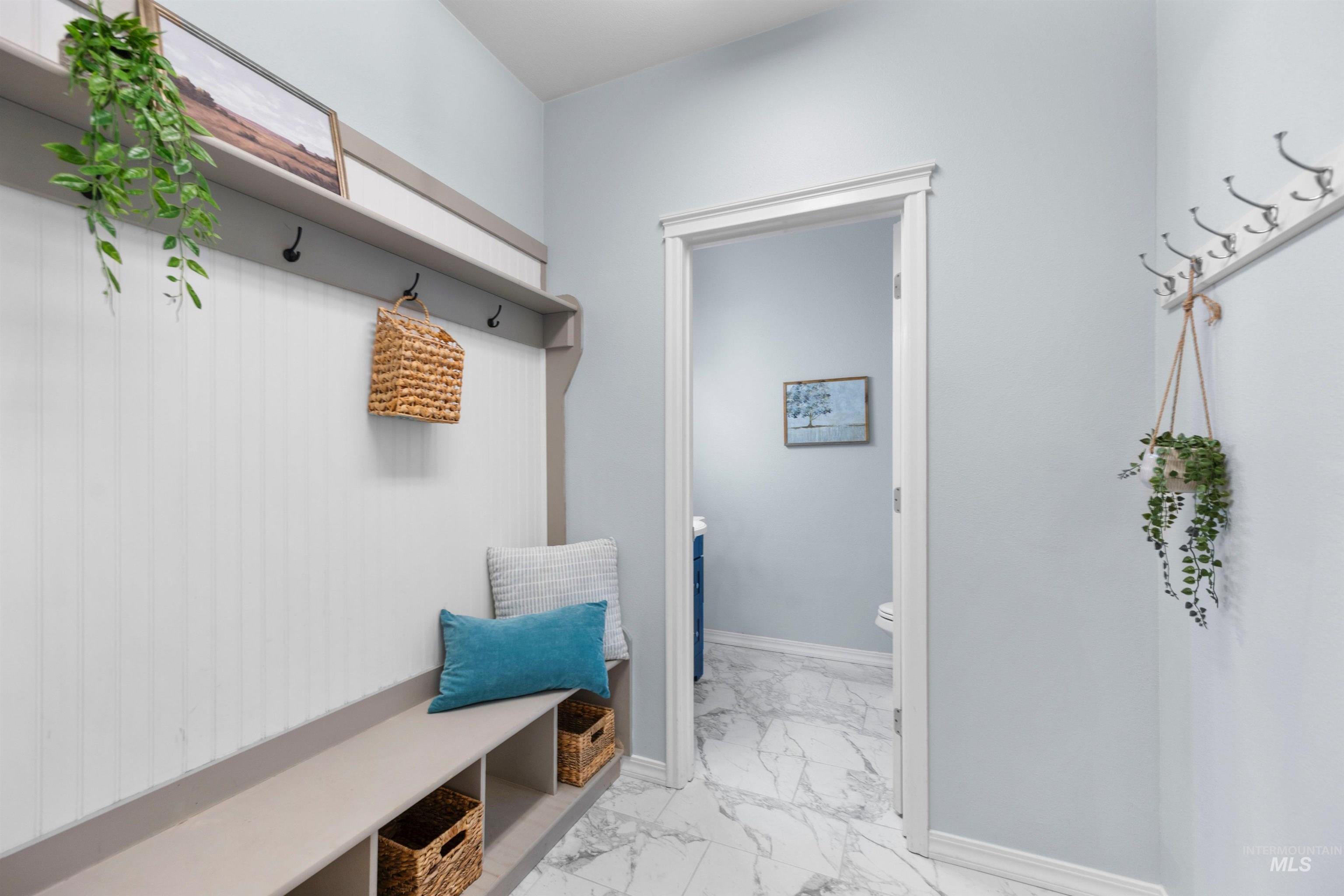 1640 S Lakemoor Way, Eagle, Idaho 83616-6360, 4 Bedrooms, 3.5 Bathrooms, Residential For Sale, Price $850,000,MLS 98969509