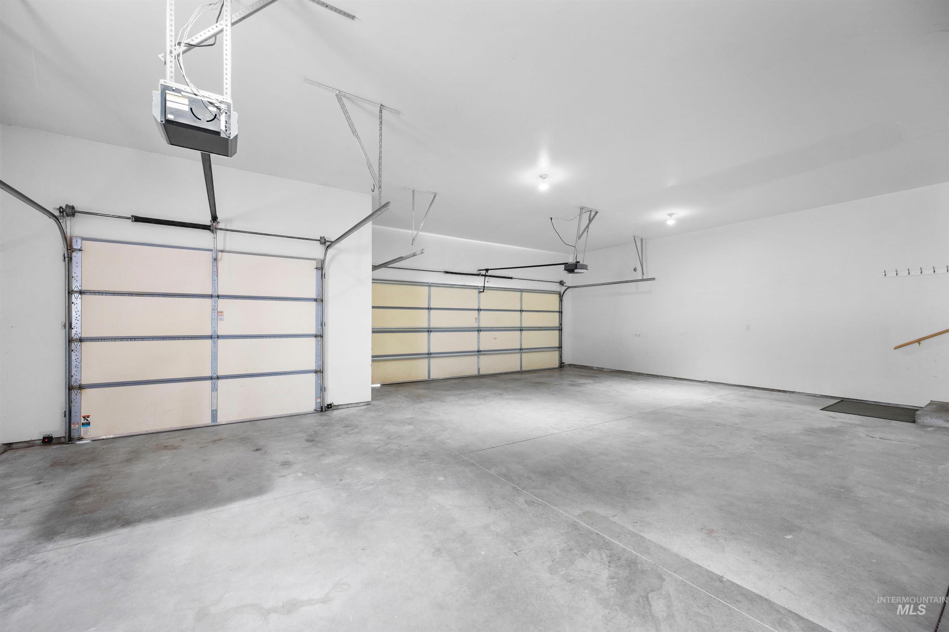 1640 S Lakemoor Way, Eagle, Idaho 83616-6360, 4 Bedrooms, 3.5 Bathrooms, Residential For Sale, Price $850,000,MLS 98969509