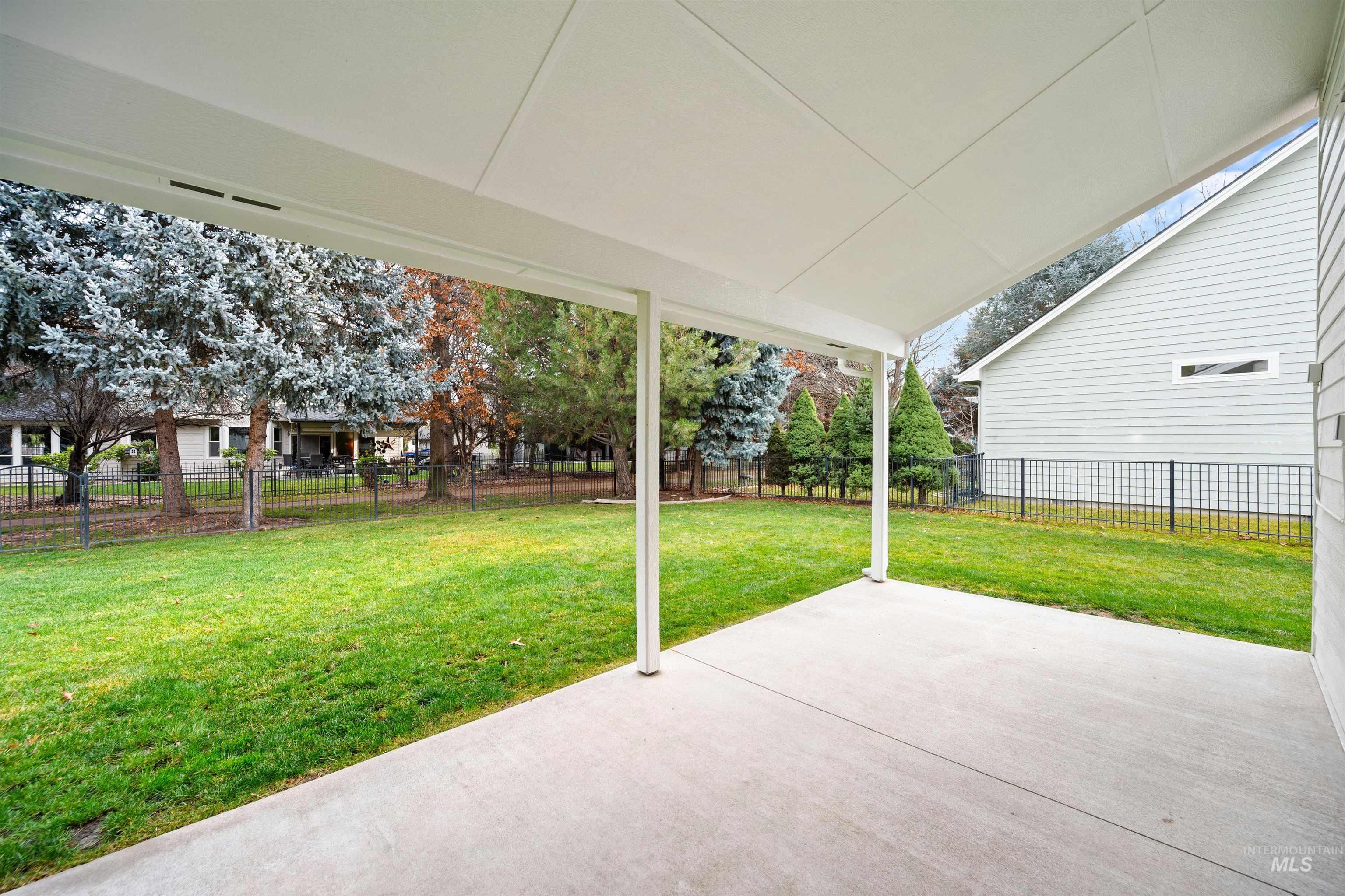 1640 S Lakemoor Way, Eagle, Idaho 83616-6360, 4 Bedrooms, 3.5 Bathrooms, Residential For Sale, Price $850,000,MLS 98969509