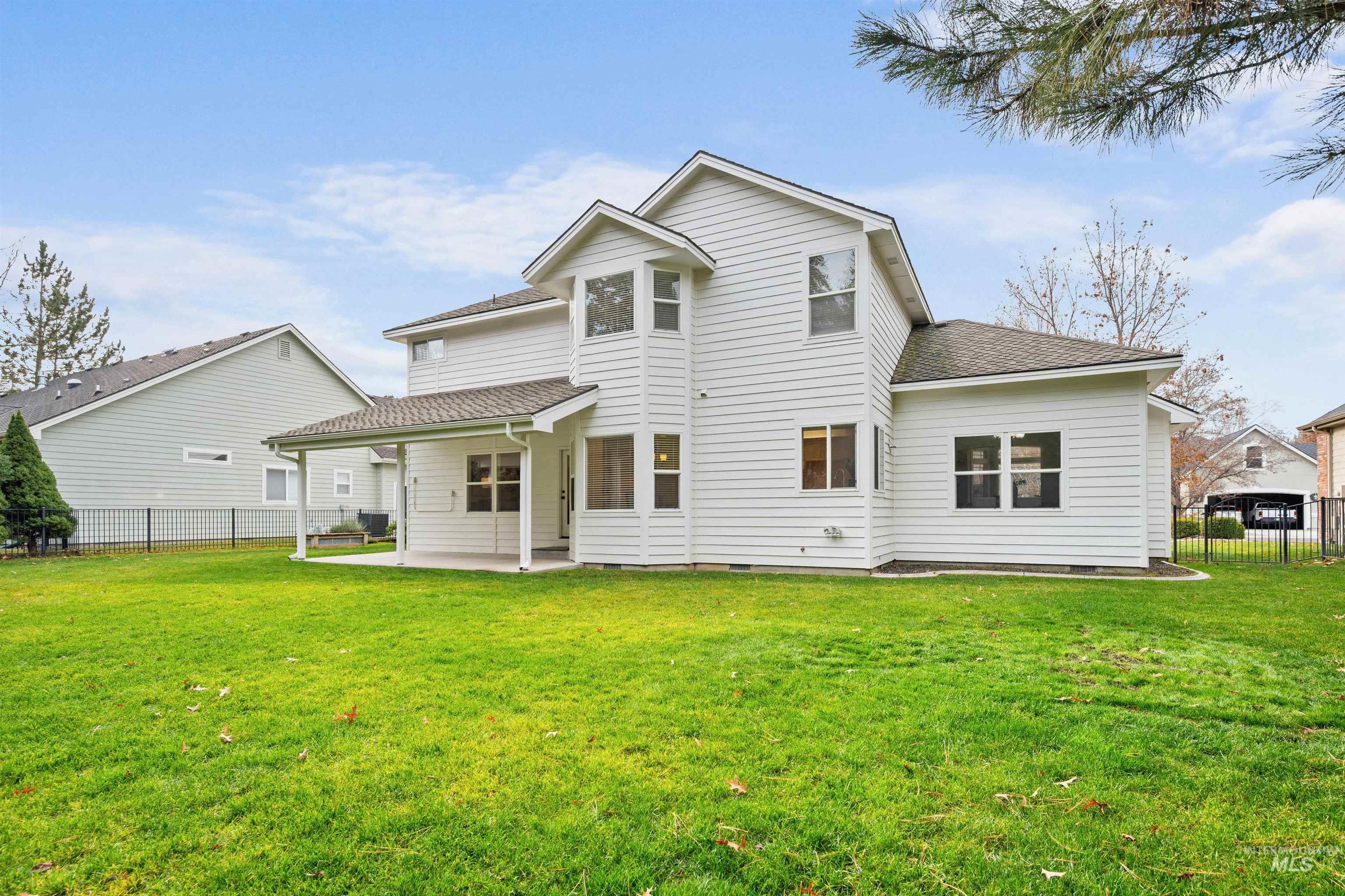 1640 S Lakemoor Way, Eagle, Idaho 83616-6360, 4 Bedrooms, 3.5 Bathrooms, Residential For Sale, Price $850,000,MLS 98969509