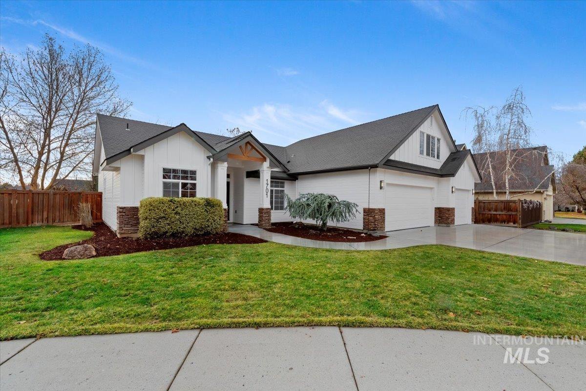 1701 W Puzzle Creek Ct, Meridian, Idaho 83646, 4 Bedrooms, 3 Bathrooms, Residential For Sale, Price $669,900,MLS 98969514