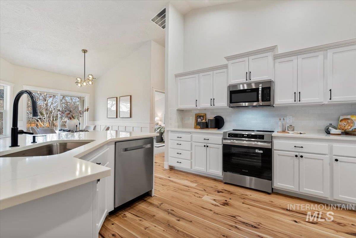 1701 W Puzzle Creek Ct, Meridian, Idaho 83646, 4 Bedrooms, 3 Bathrooms, Residential For Sale, Price $669,900,MLS 98969514