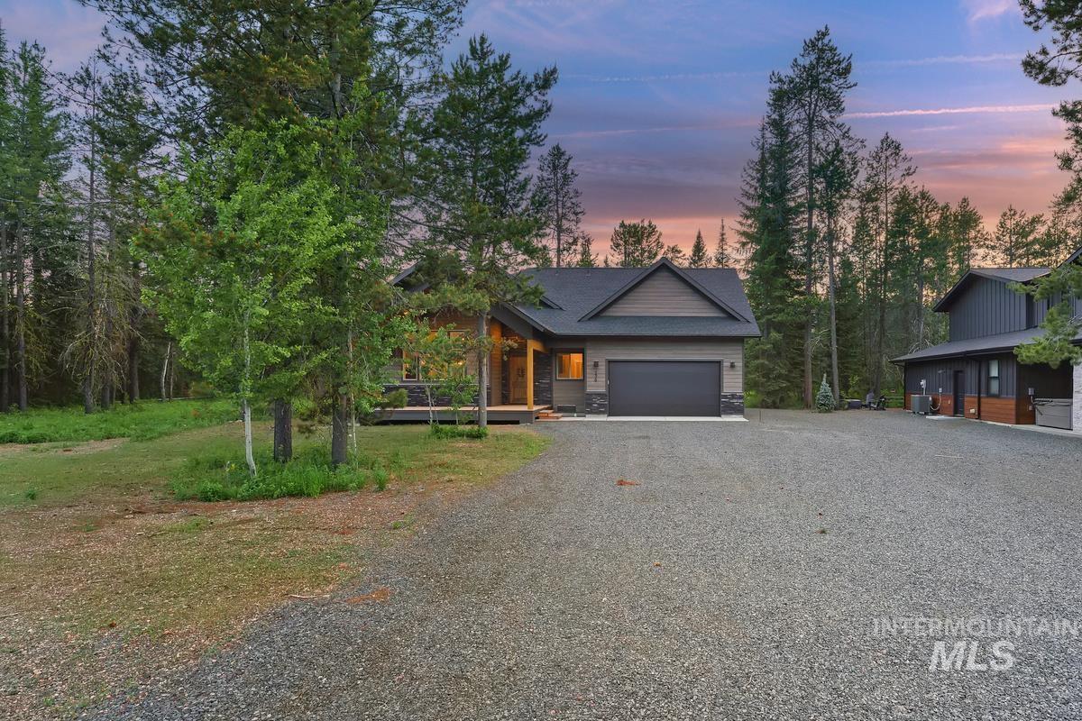 136 Jacks Loop, Donnelly, Idaho 83615, 2 Bedrooms, 2.5 Bathrooms, Residential For Sale, Price $749,000,MLS 98969516