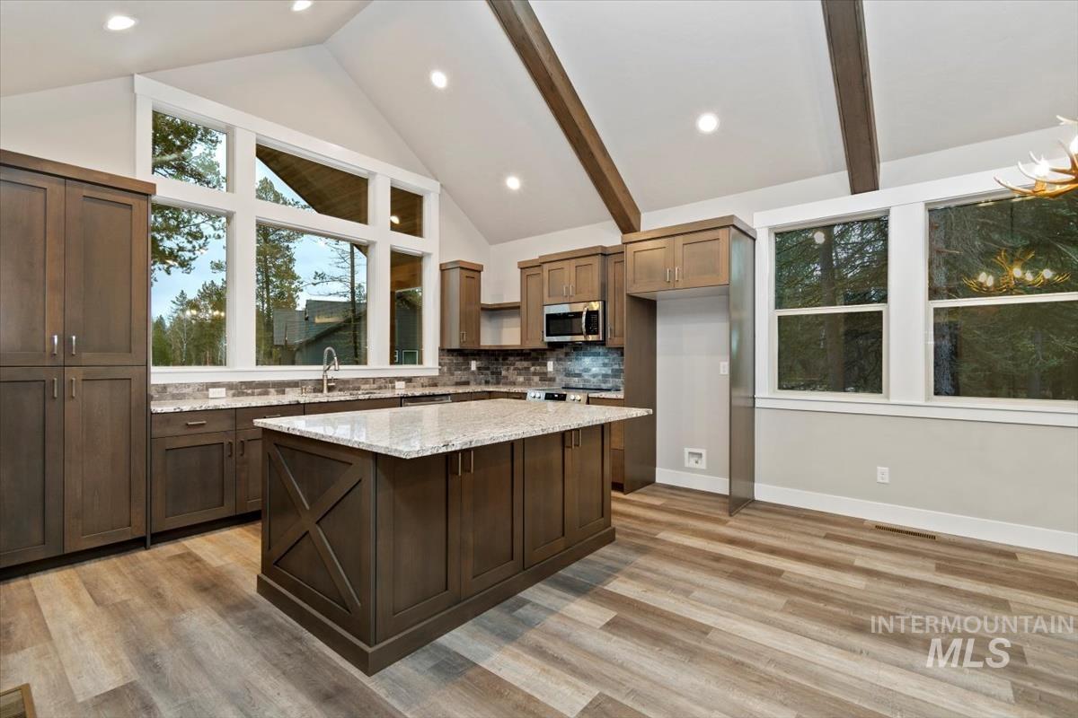 136 Jacks Loop, Donnelly, Idaho 83615, 2 Bedrooms, 2.5 Bathrooms, Residential For Sale, Price $799,900, 98969516