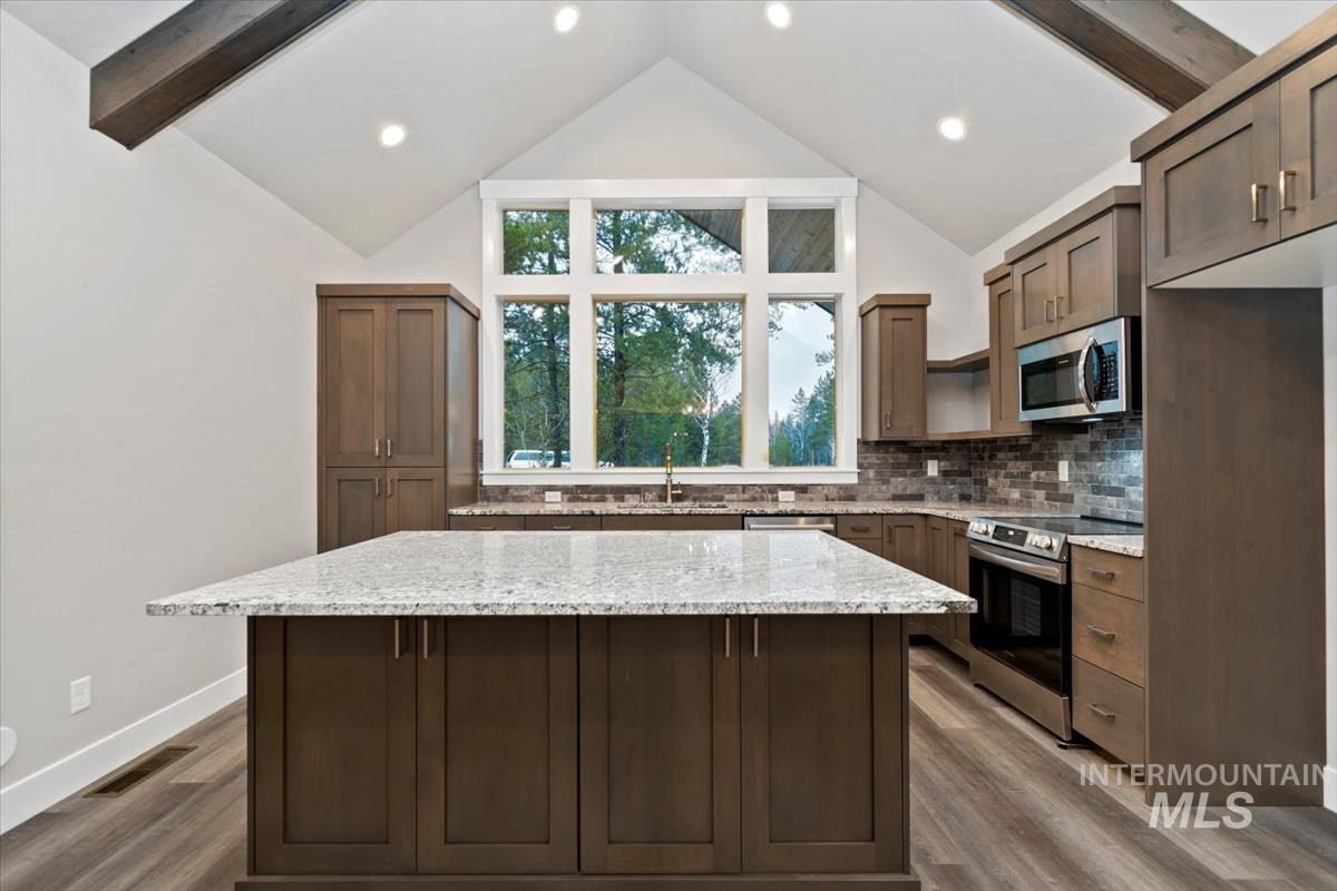 136 Jacks Loop, Donnelly, Idaho 83615, 2 Bedrooms, 2.5 Bathrooms, Residential For Sale, Price $799,900, 98969516