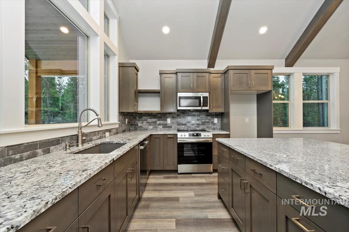 136 Jacks Loop, Donnelly, Idaho 83615, 2 Bedrooms, 2.5 Bathrooms, Residential For Sale, Price $799,900, 98969516