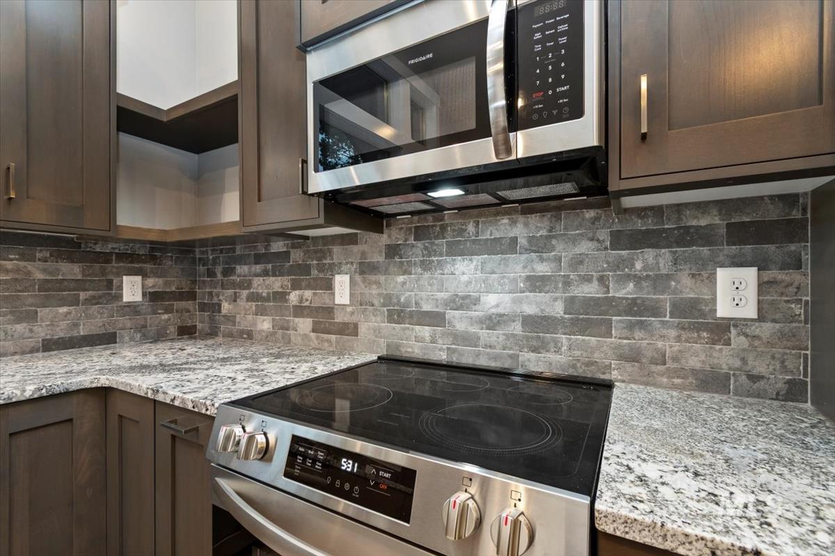 136 Jacks Loop, Donnelly, Idaho 83615, 2 Bedrooms, 2.5 Bathrooms, Residential For Sale, Price $799,900, 98969516