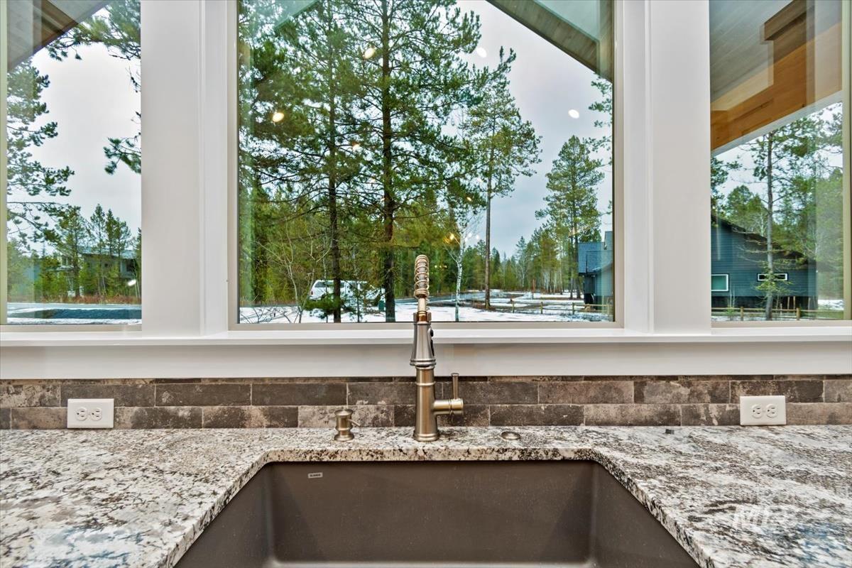 136 Jacks Loop, Donnelly, Idaho 83615, 2 Bedrooms, 2.5 Bathrooms, Residential For Sale, Price $749,000,MLS 98969516