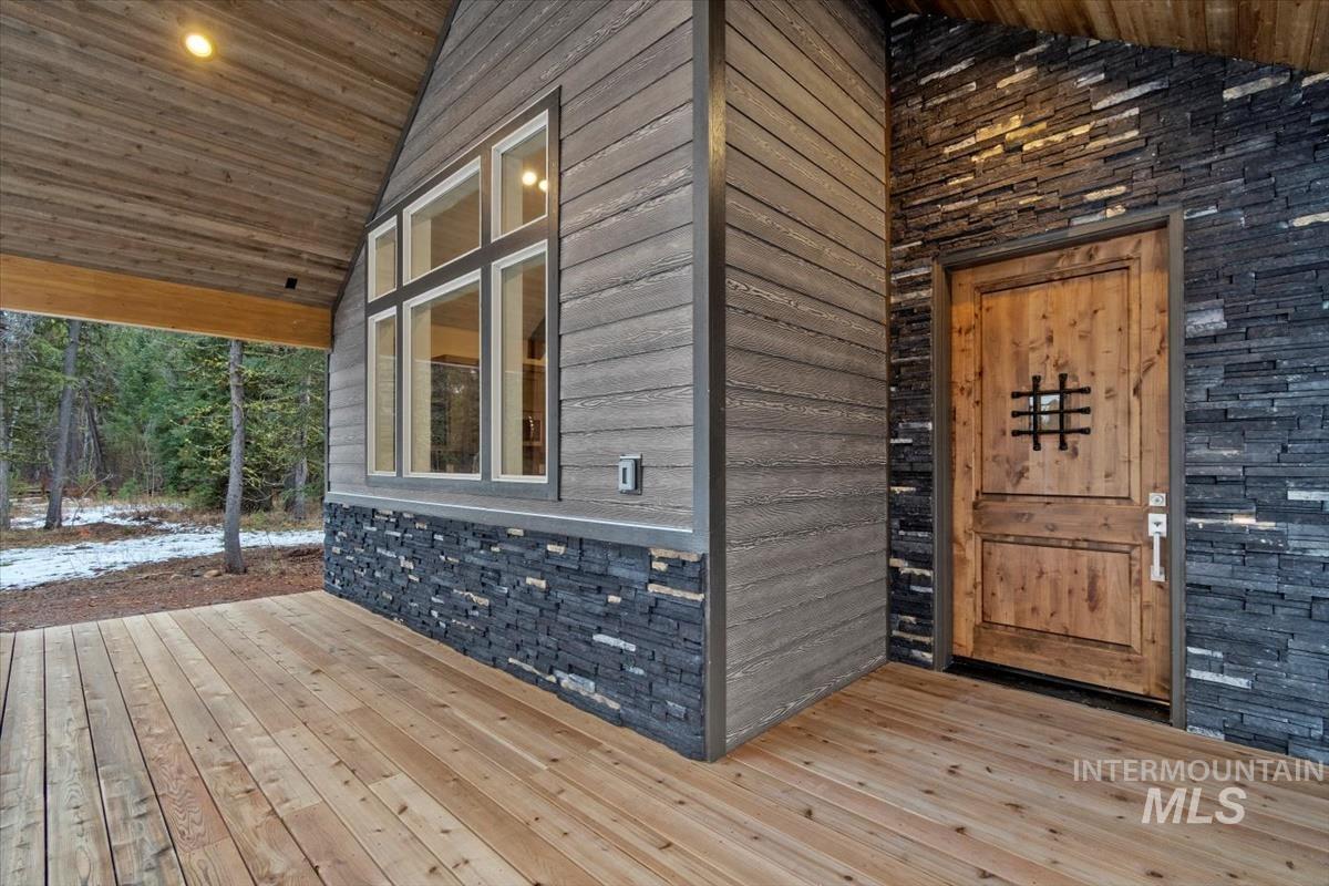 136 Jacks Loop, Donnelly, Idaho 83615, 2 Bedrooms, 2.5 Bathrooms, Residential For Sale, Price $799,900, 98969516