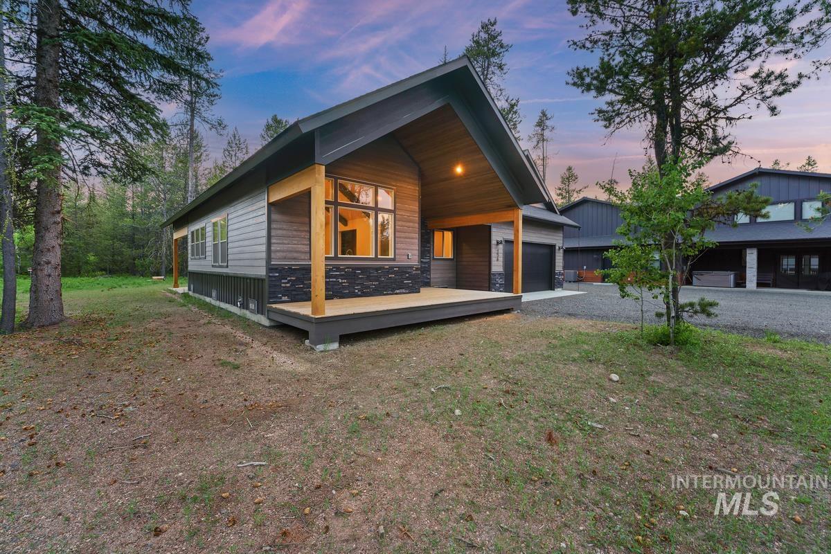 136 Jacks Loop, Donnelly, Idaho 83615, 2 Bedrooms, 2.5 Bathrooms, Residential For Sale, Price $749,000,MLS 98969516