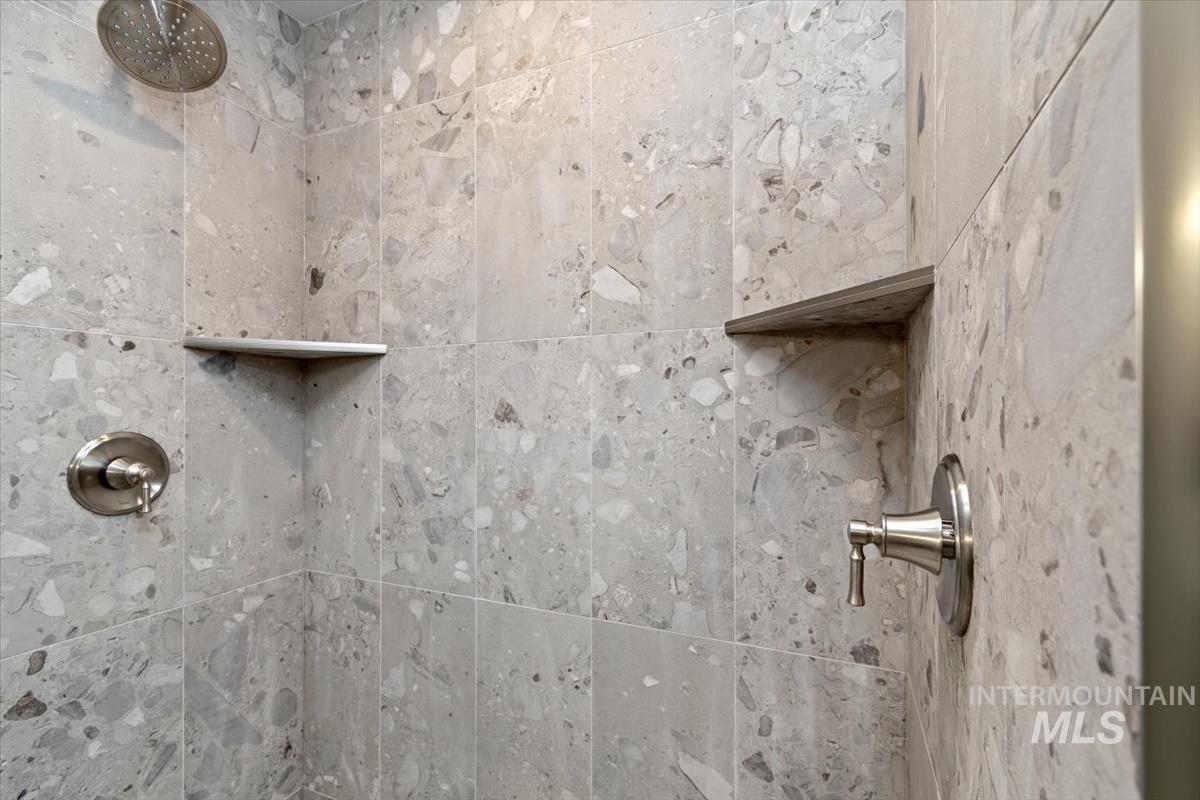 136 Jacks Loop, Donnelly, Idaho 83615, 2 Bedrooms, 2.5 Bathrooms, Residential For Sale, Price $799,900, 98969516