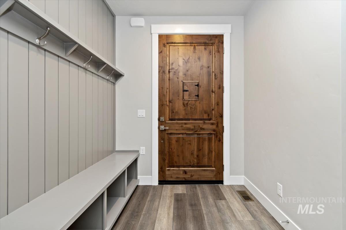 136 Jacks Loop, Donnelly, Idaho 83615, 2 Bedrooms, 2.5 Bathrooms, Residential For Sale, Price $799,900, 98969516