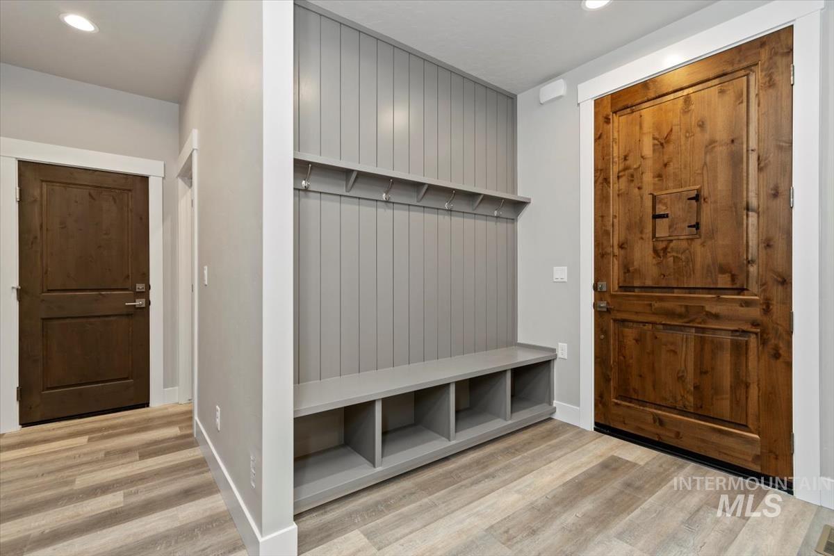 136 Jacks Loop, Donnelly, Idaho 83615, 2 Bedrooms, 2.5 Bathrooms, Residential For Sale, Price $799,900, 98969516