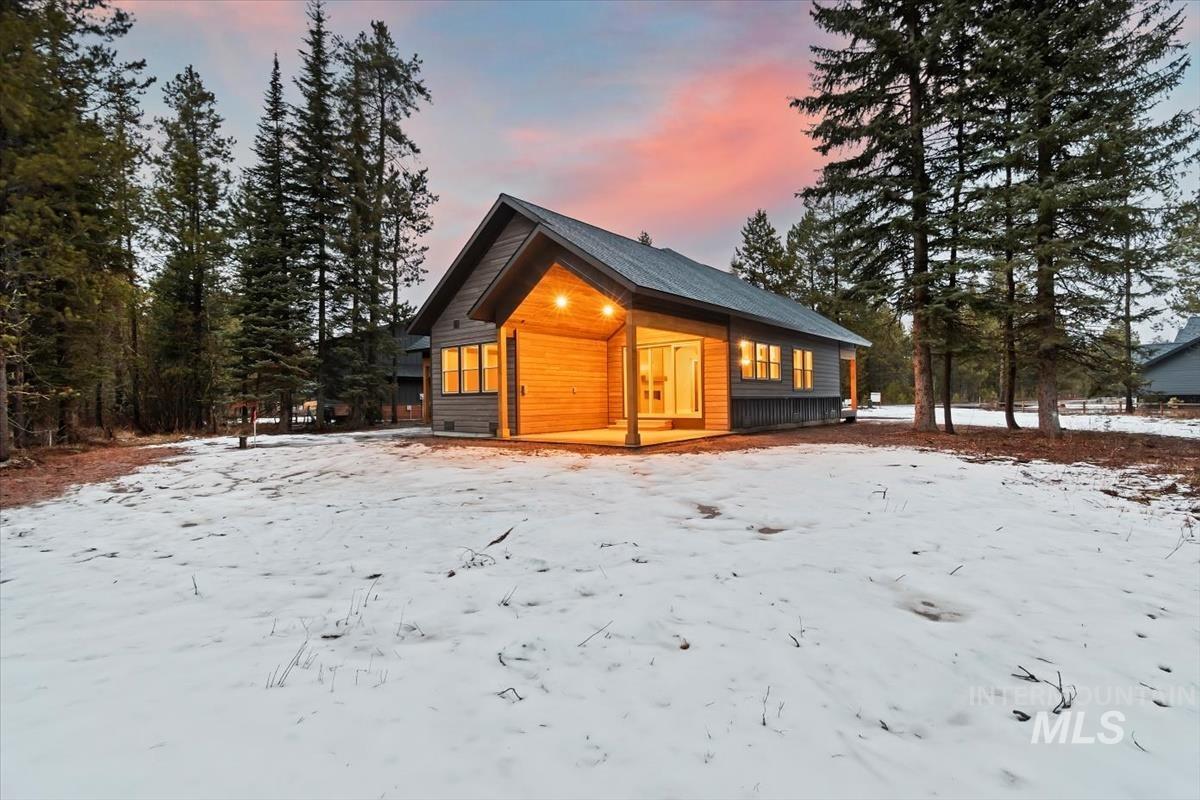 136 Jacks Loop, Donnelly, Idaho 83615, 2 Bedrooms, 2.5 Bathrooms, Residential For Sale, Price $799,900, 98969516