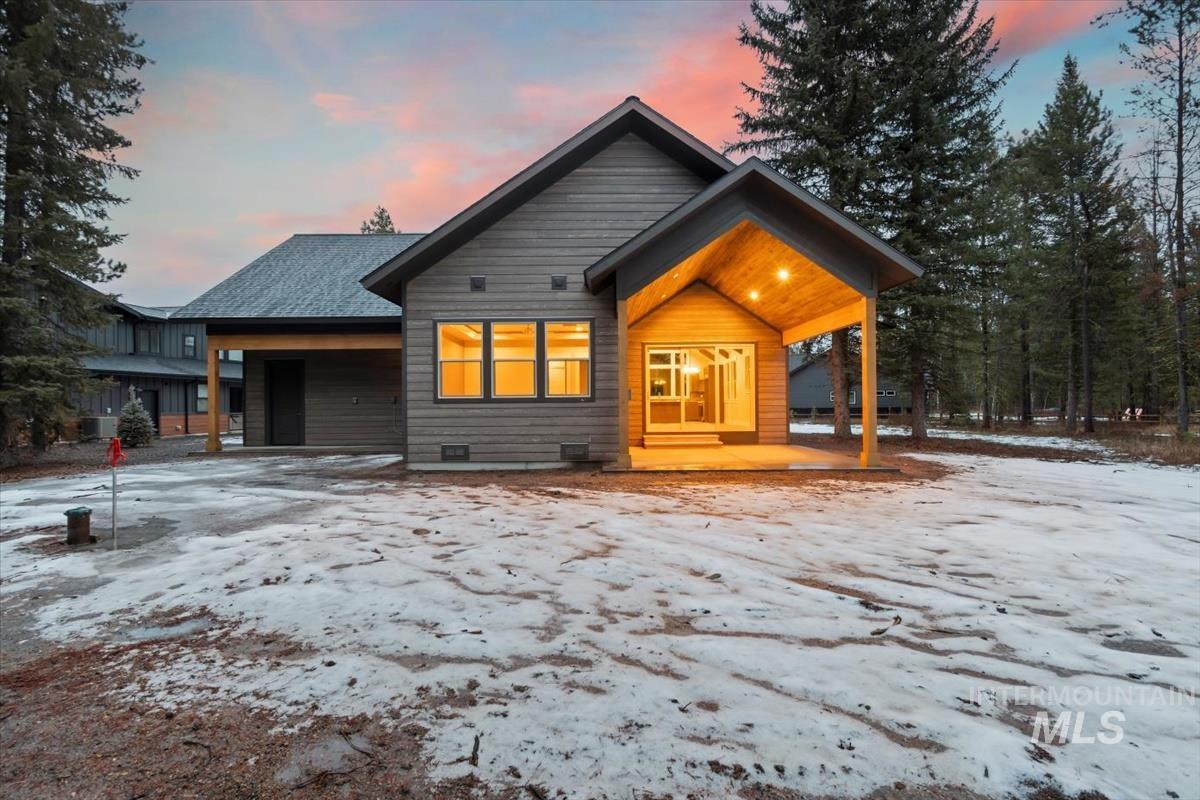 136 Jacks Loop, Donnelly, Idaho 83615, 2 Bedrooms, 2.5 Bathrooms, Residential For Sale, Price $799,900, 98969516