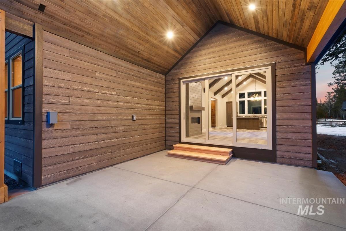 136 Jacks Loop, Donnelly, Idaho 83615, 2 Bedrooms, 2.5 Bathrooms, Residential For Sale, Price $799,900, 98969516