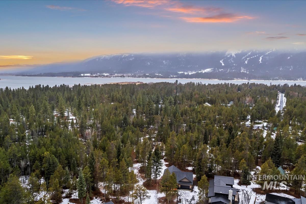 136 Jacks Loop, Donnelly, Idaho 83615, 2 Bedrooms, 2.5 Bathrooms, Residential For Sale, Price $799,900, 98969516